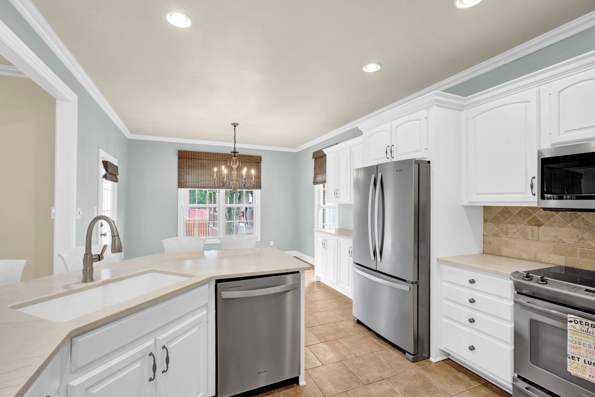 2981 Lost Lake Cove, Owensboro, Kentucky 42303, 4 Bedrooms Bedrooms, ,3 BathroomsBathrooms,Single Family Residence,For Sale,Lost Lake Cove,93874