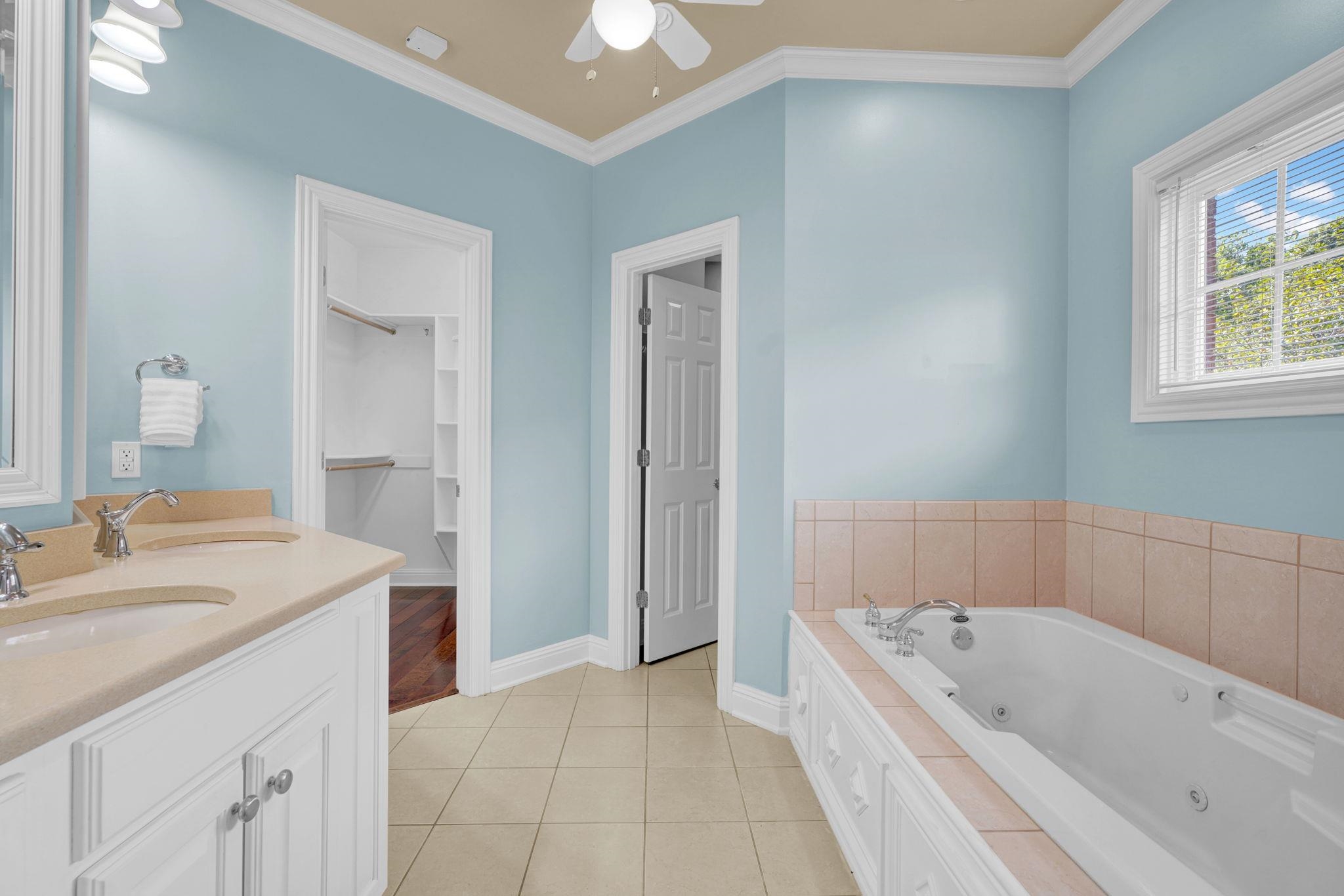 2981 Lost Lake Cove, Owensboro, Kentucky 42303, 4 Bedrooms Bedrooms, ,3 BathroomsBathrooms,Single Family Residence,For Sale,Lost Lake Cove,93874