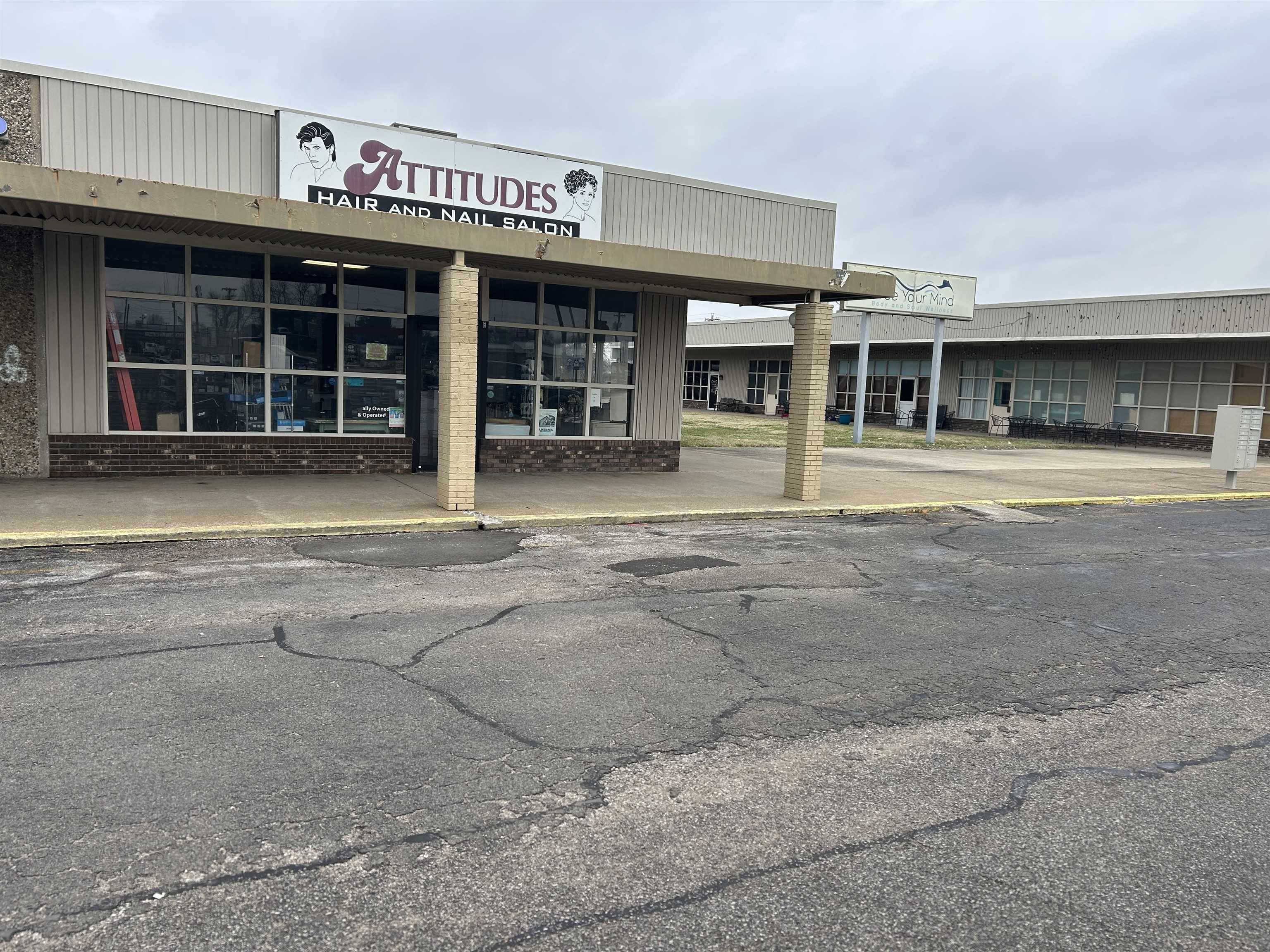 2845 Parrish Avenue, Owensboro, Kentucky 42301, ,Retail,For Sale,Parrish Avenue,93878