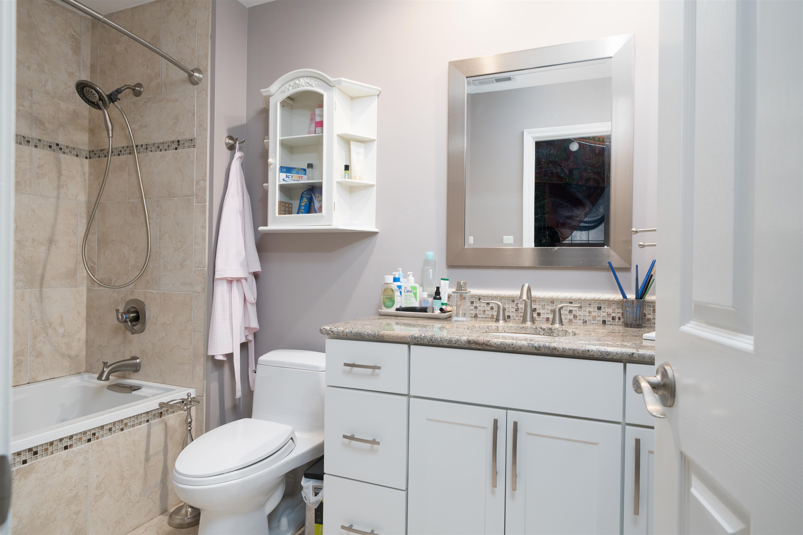 11 Hilltop Drive, Owensboro, Kentucky 42303, 4 Bedrooms Bedrooms, ,3 BathroomsBathrooms,Single Family Residence,For Sale,Hilltop Drive,93881