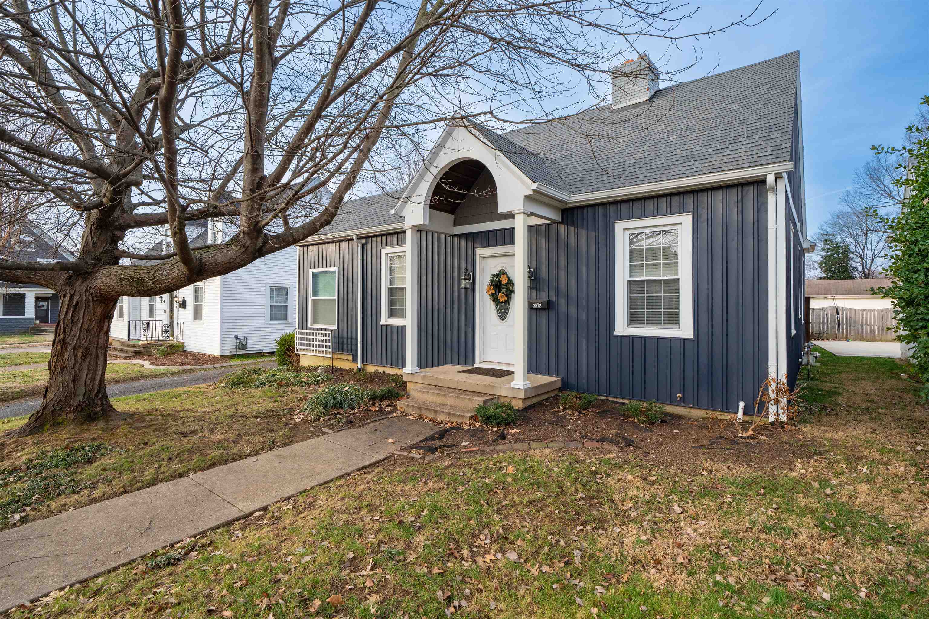 2212 Locust Street, Owensboro, Kentucky 42301, 3 Bedrooms Bedrooms, ,2 BathroomsBathrooms,Single Family Residence,For Sale,Locust Street,93902