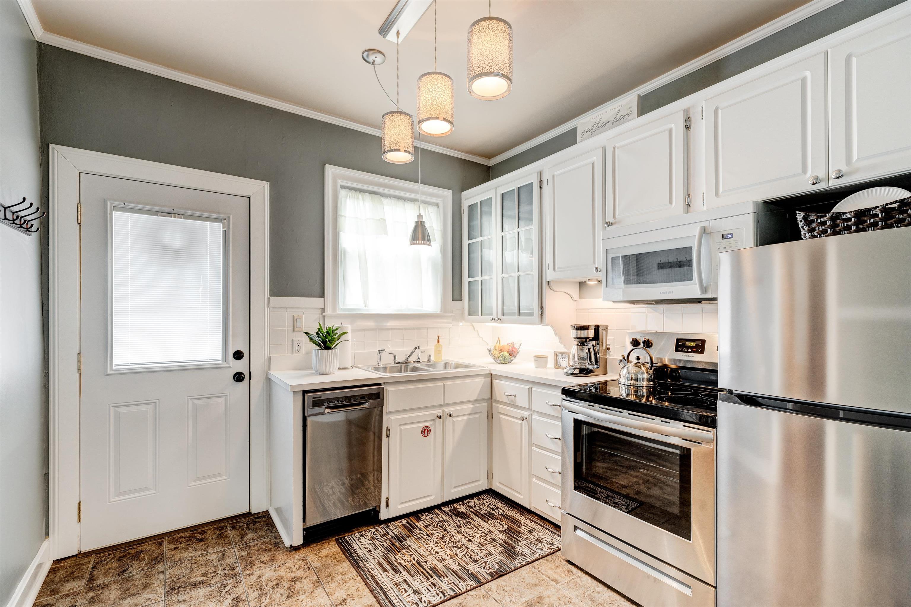 2212 Locust Street, Owensboro, Kentucky 42301, 3 Bedrooms Bedrooms, ,2 BathroomsBathrooms,Single Family Residence,For Sale,Locust Street,93902