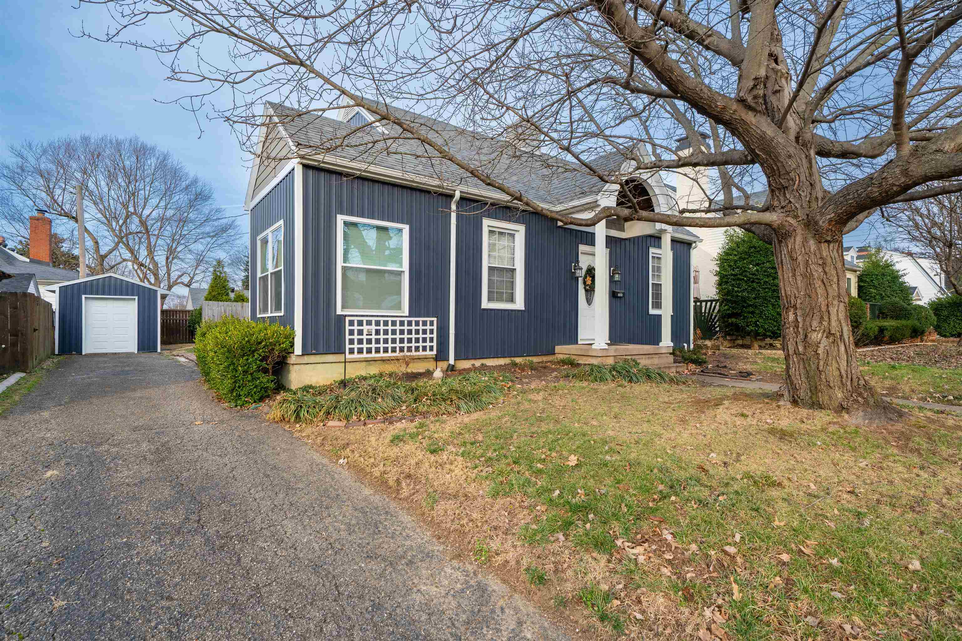 2212 Locust Street, Owensboro, Kentucky 42301, 3 Bedrooms Bedrooms, ,2 BathroomsBathrooms,Single Family Residence,For Sale,Locust Street,93902