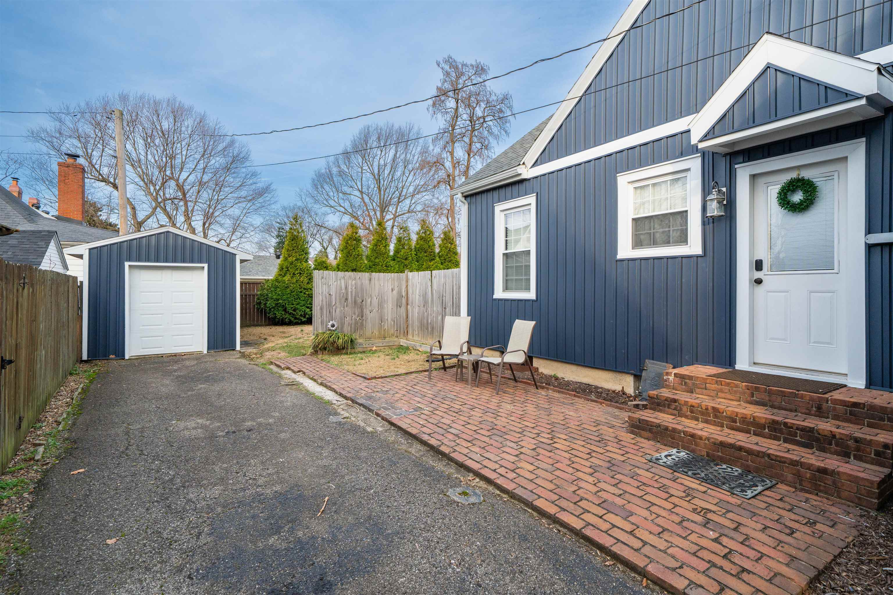 2212 Locust Street, Owensboro, Kentucky 42301, 3 Bedrooms Bedrooms, ,2 BathroomsBathrooms,Single Family Residence,For Sale,Locust Street,93902