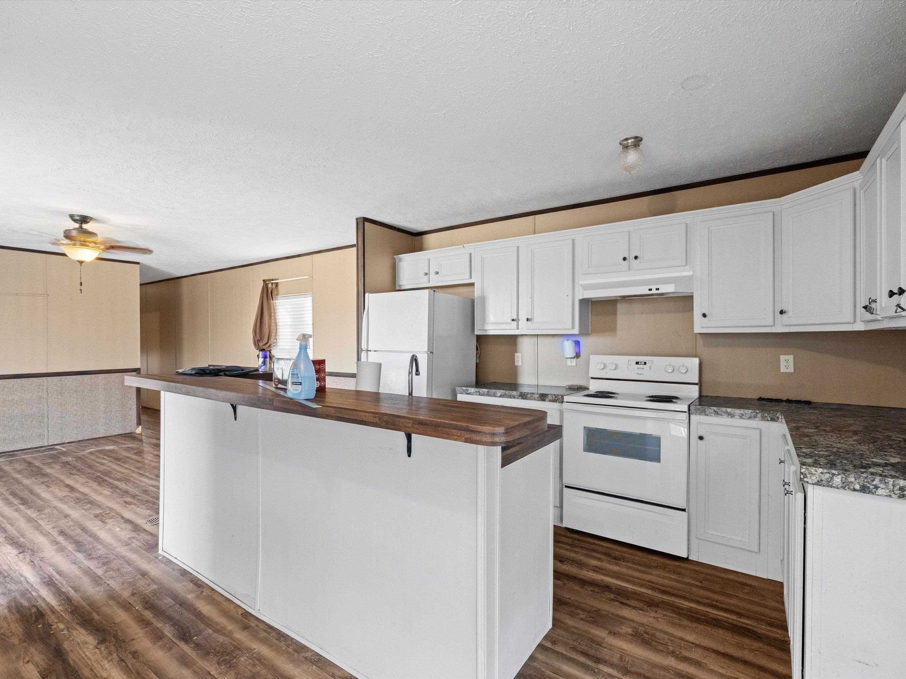 4915 State RT 54, Reynolds Station, Kentucky 42368, 2 Bedrooms Bedrooms, ,1 BathroomBathrooms,Manufactured Home,For Sale,State RT 54,93905