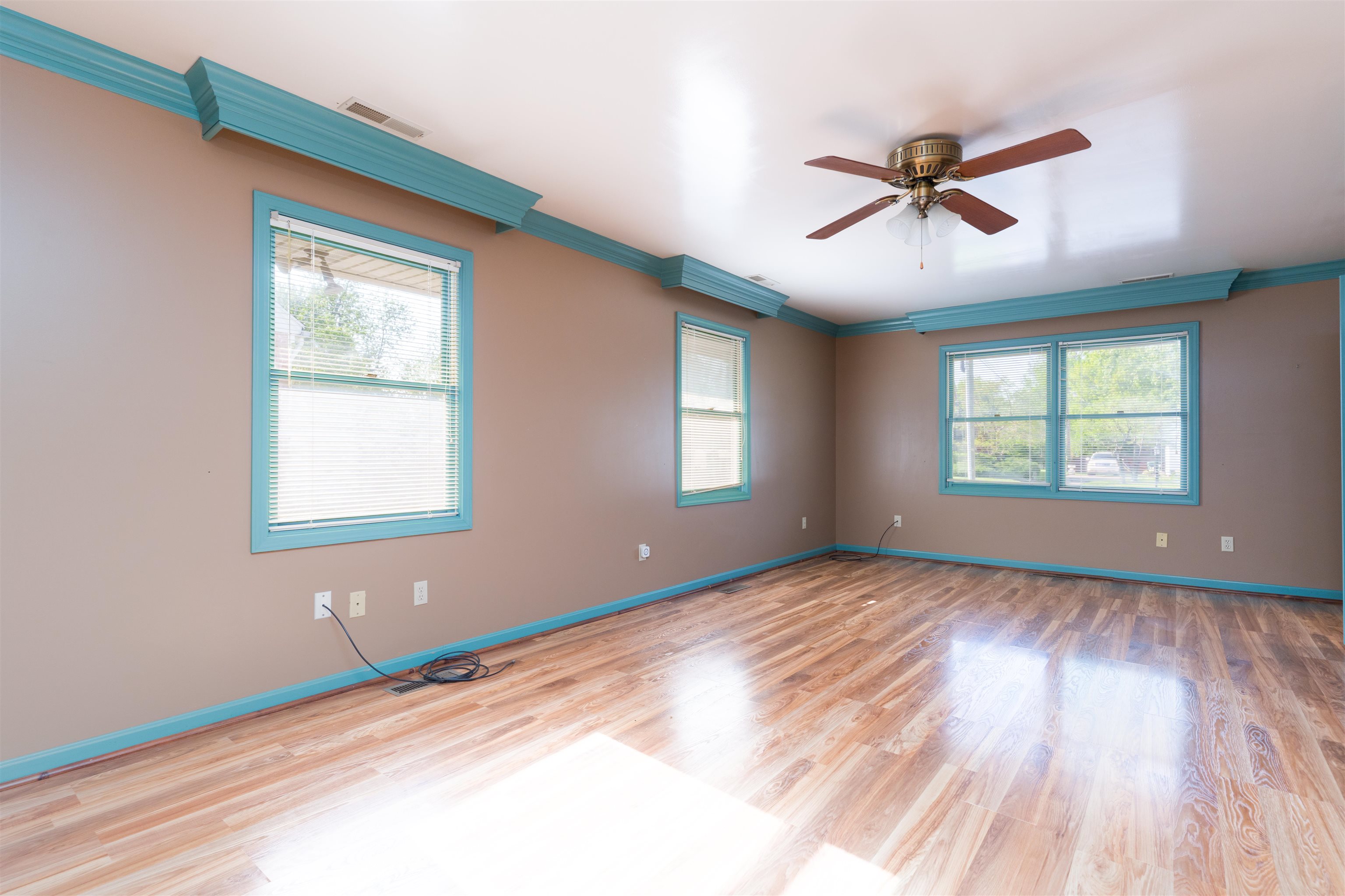 1664 Roosevelt Rd, Owensboro, Kentucky 42301, 4 Bedrooms Bedrooms, ,4 BathroomsBathrooms,Single Family Residence,For Sale,Roosevelt Rd,93913