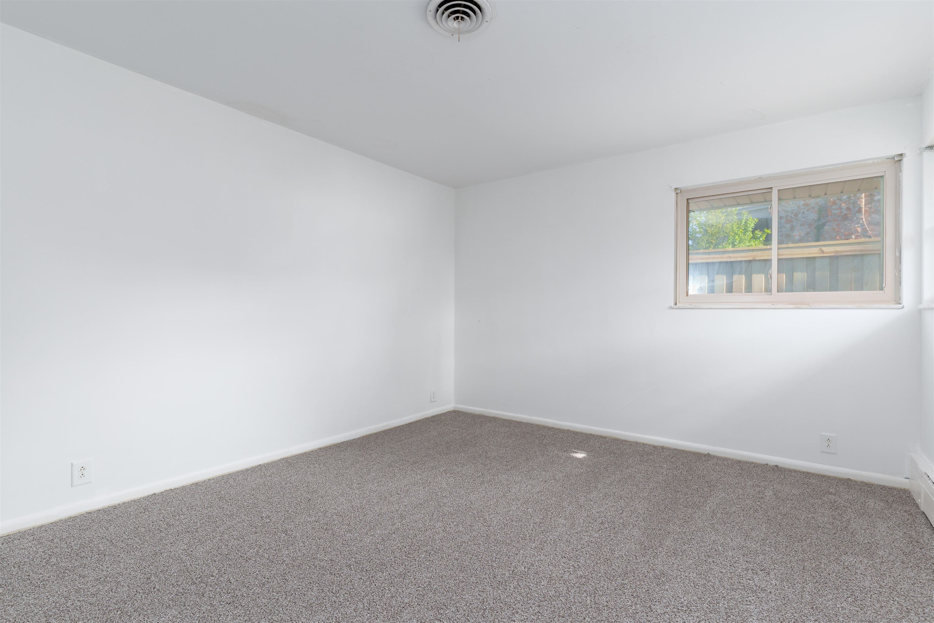 1664 Roosevelt Rd, Owensboro, Kentucky 42301, 4 Bedrooms Bedrooms, ,4 BathroomsBathrooms,Single Family Residence,For Sale,Roosevelt Rd,93913