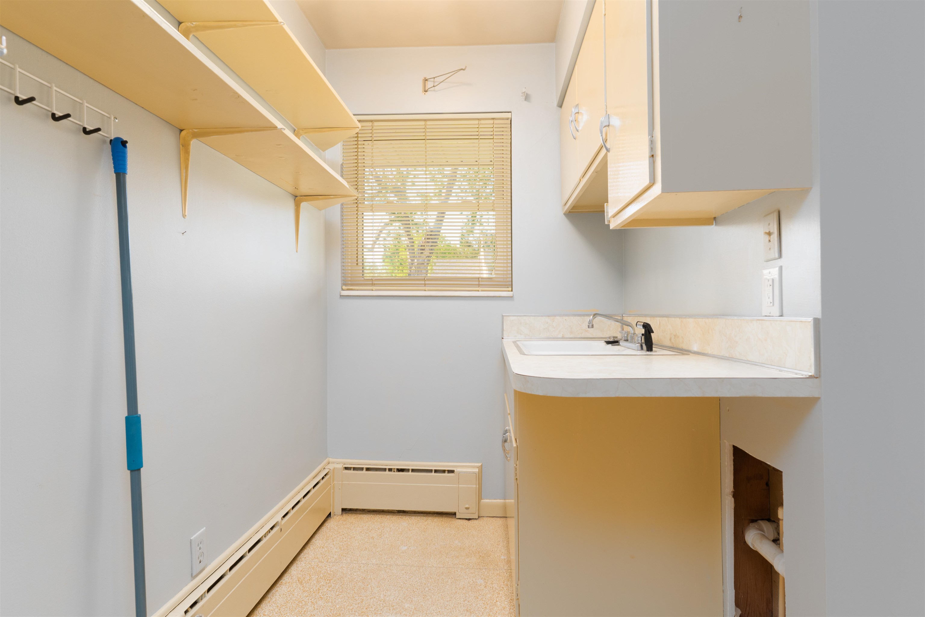 1664 Roosevelt Rd, Owensboro, Kentucky 42301, 4 Bedrooms Bedrooms, ,4 BathroomsBathrooms,Single Family Residence,For Sale,Roosevelt Rd,93913