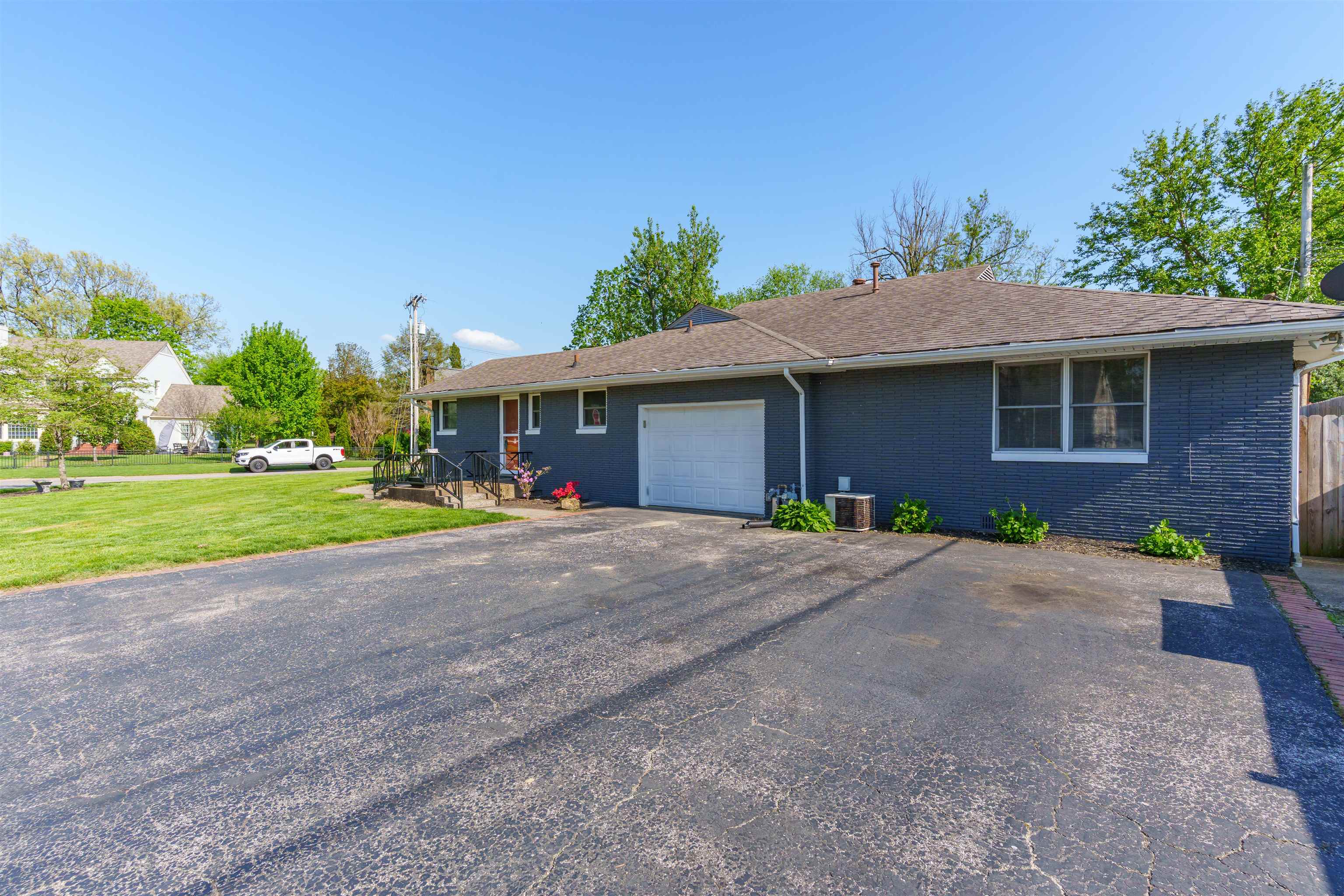 1664 Roosevelt Rd, Owensboro, Kentucky 42301, 4 Bedrooms Bedrooms, ,4 BathroomsBathrooms,Single Family Residence,For Sale,Roosevelt Rd,93913