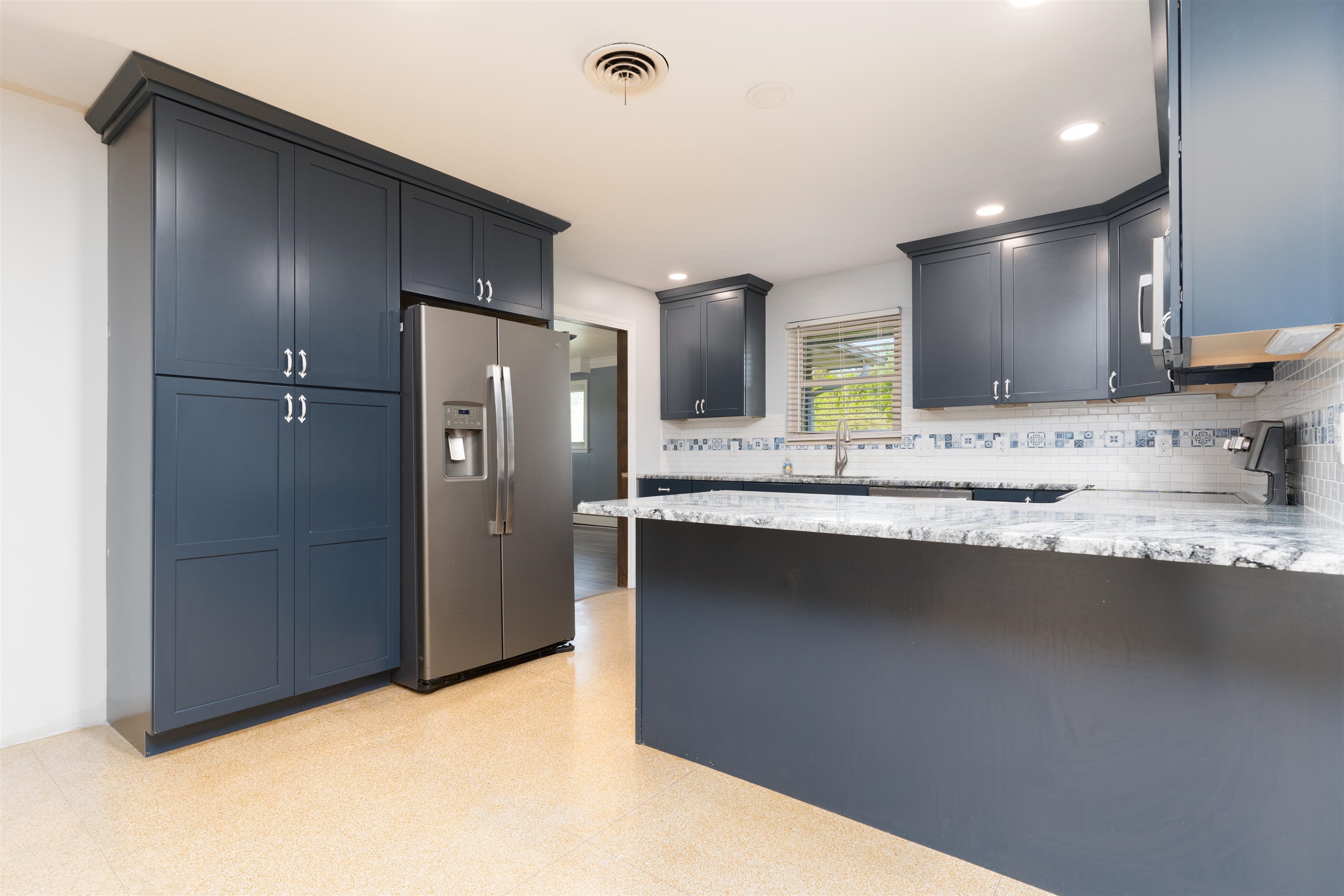 1664 Roosevelt Rd, Owensboro, Kentucky 42301, 4 Bedrooms Bedrooms, ,4 BathroomsBathrooms,Single Family Residence,For Sale,Roosevelt Rd,93913