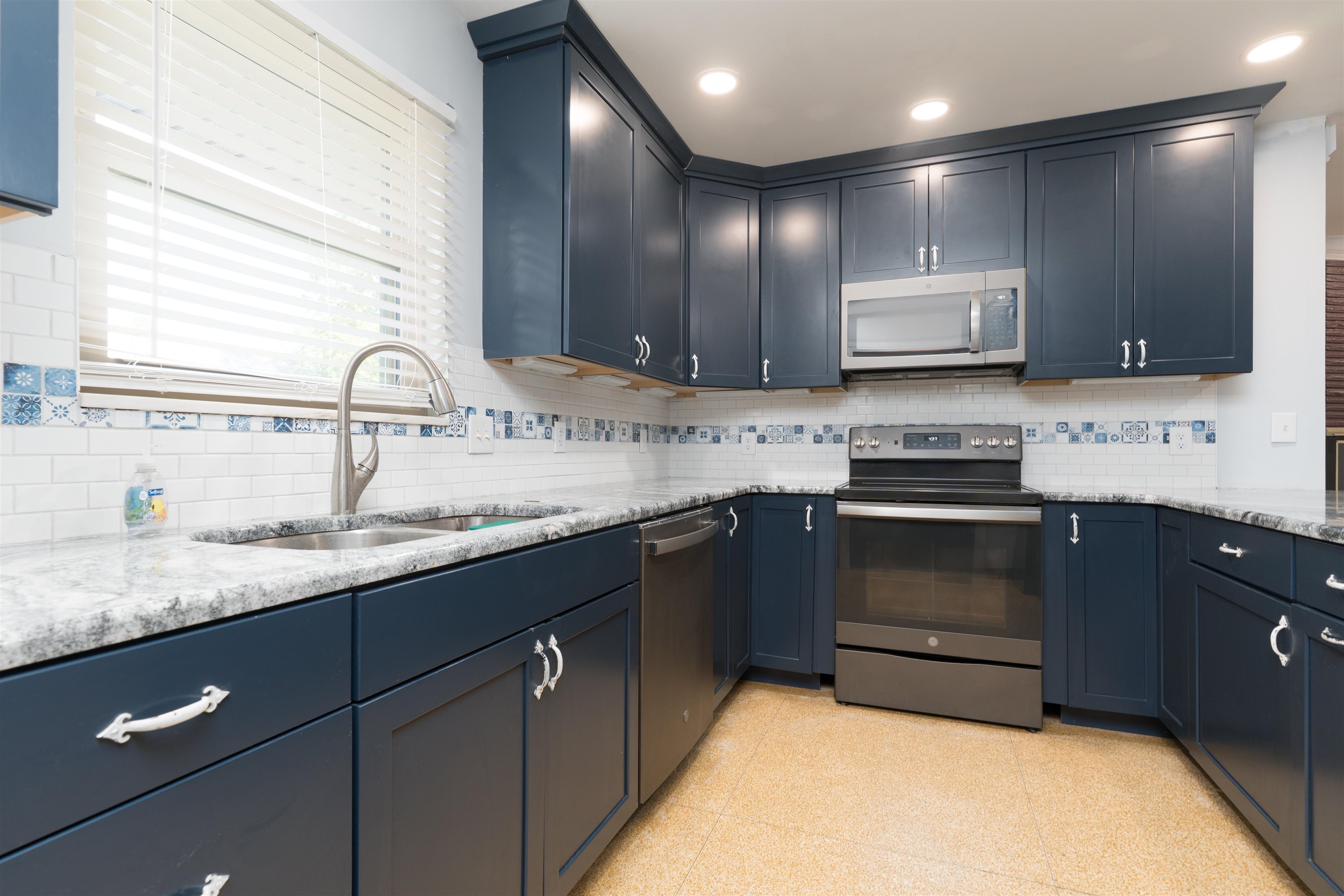 1664 Roosevelt Rd, Owensboro, Kentucky 42301, 4 Bedrooms Bedrooms, ,4 BathroomsBathrooms,Single Family Residence,For Sale,Roosevelt Rd,93913