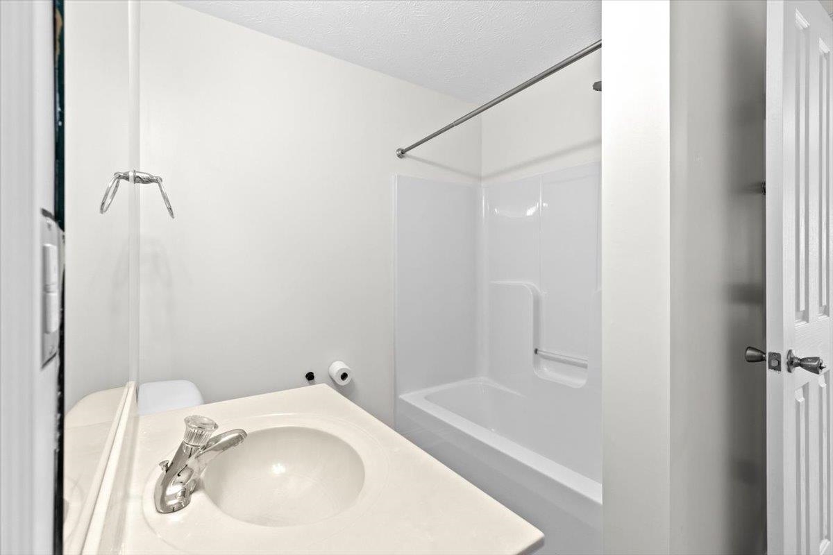 202 Sonoma Valley, Vine Grove, Kentucky 40175, 4 Bedrooms Bedrooms, ,3 BathroomsBathrooms,Single Family Residence,For Sale,Sonoma Valley,93914