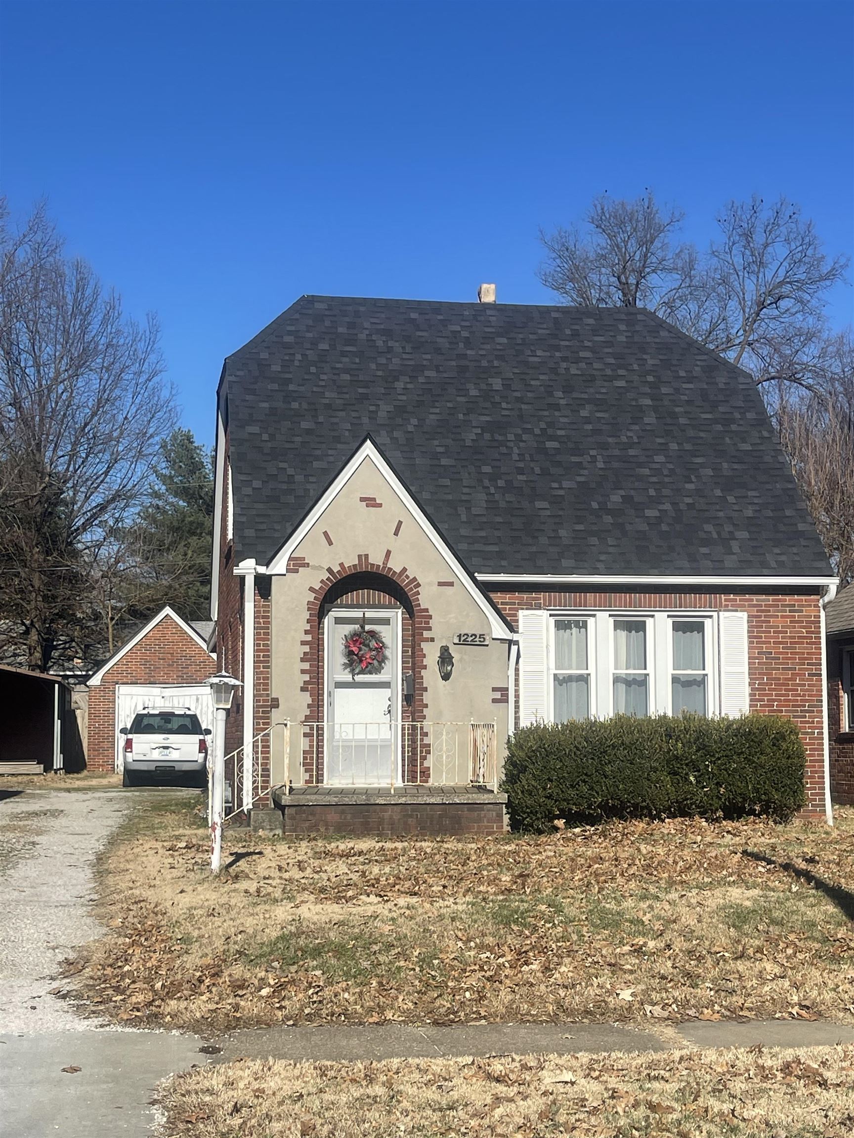 1225 12th St, Owensboro, Kentucky 42301, 2 Bedrooms Bedrooms, ,1 BathroomBathrooms,Single Family Residence,For Sale,12th St,93922