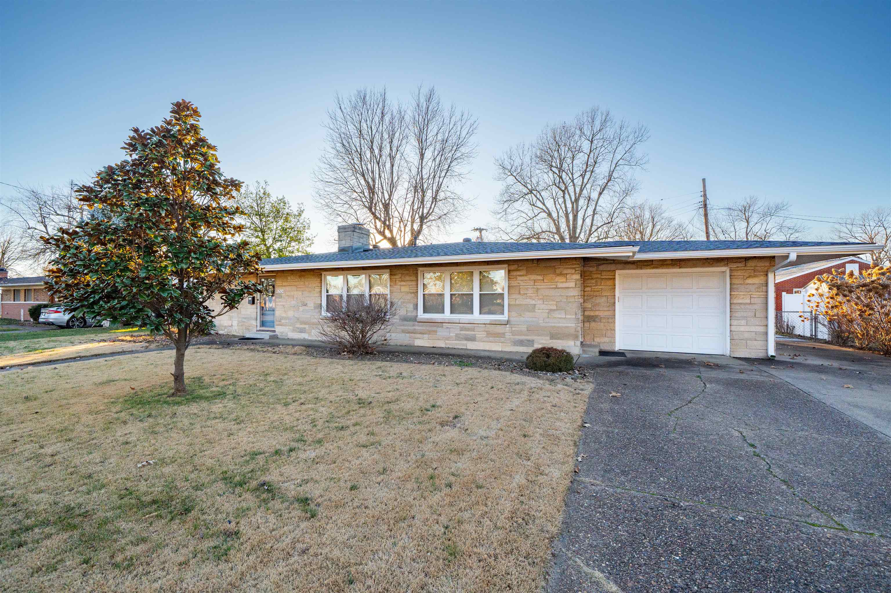 2504 Windsor Avenue, Owensboro, Kentucky 42301, 3 Bedrooms Bedrooms, ,2 BathroomsBathrooms,Single Family Residence,For Sale,Windsor Avenue,93927