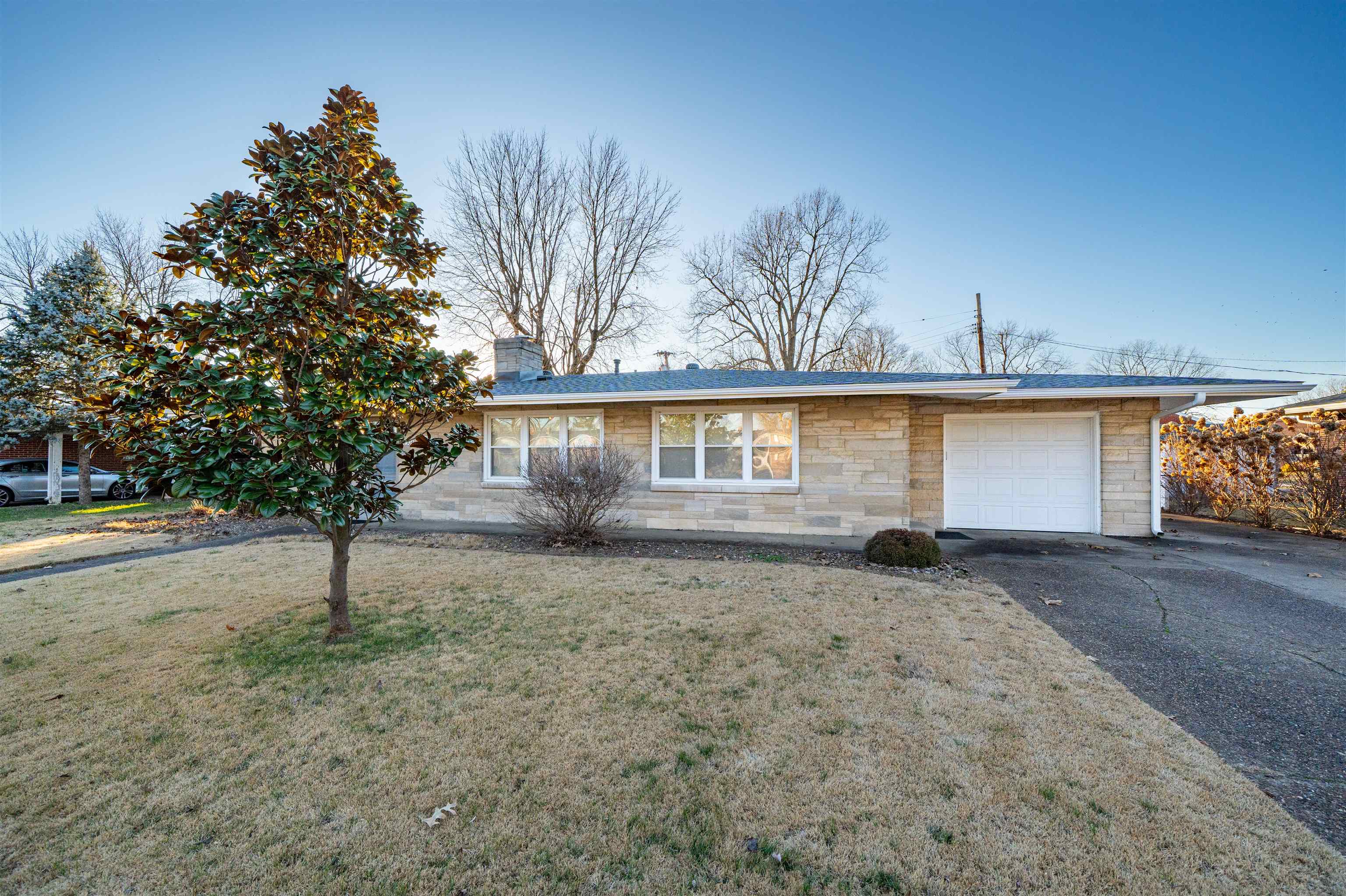 2504 Windsor Avenue, Owensboro, Kentucky 42301, 3 Bedrooms Bedrooms, ,2 BathroomsBathrooms,Single Family Residence,For Sale,Windsor Avenue,93927