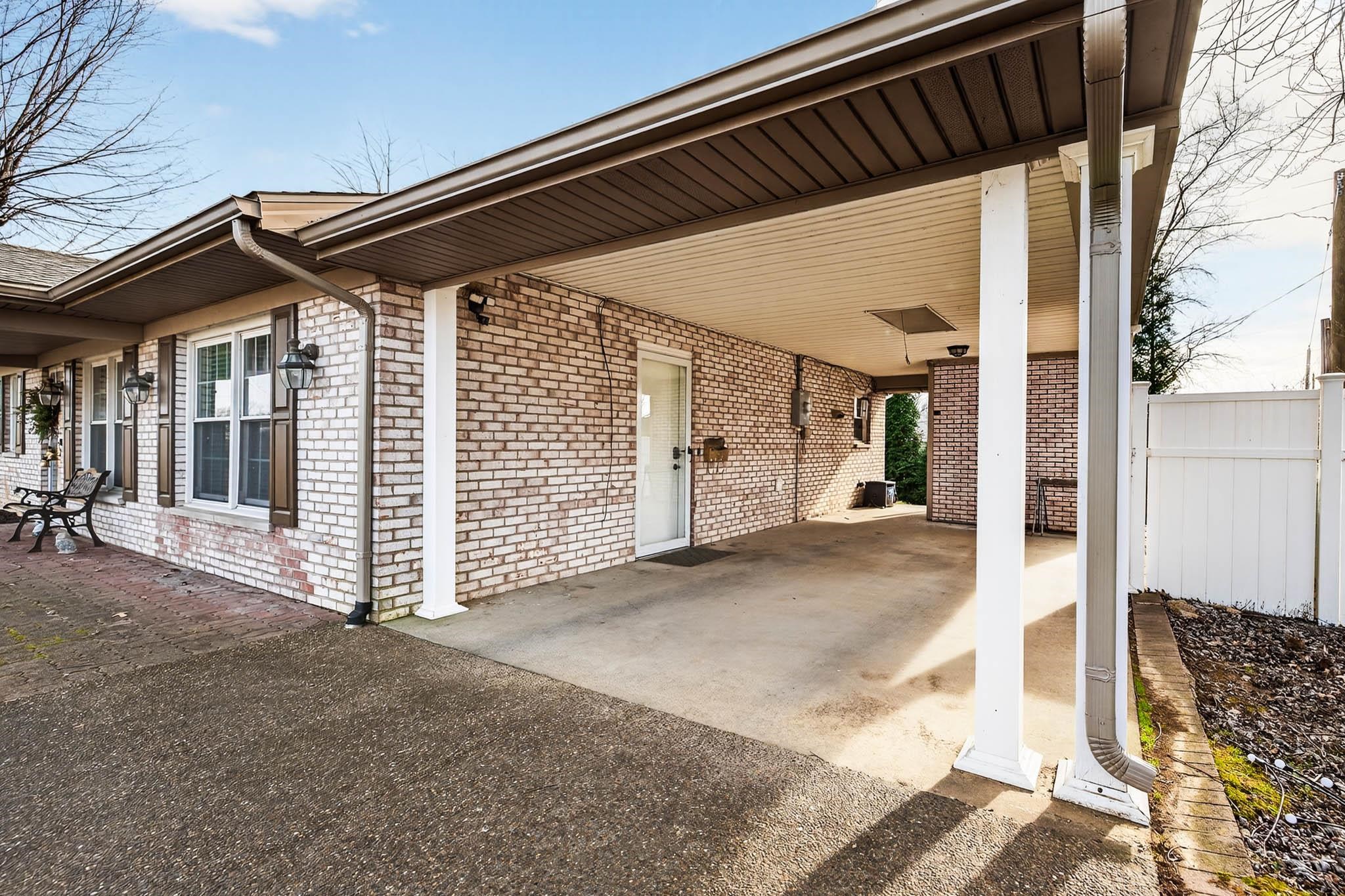 2200 Middleground, Owensboro, Kentucky 42301, 3 Bedrooms Bedrooms, ,2 BathroomsBathrooms,Single Family Residence,For Sale,Middleground,93935