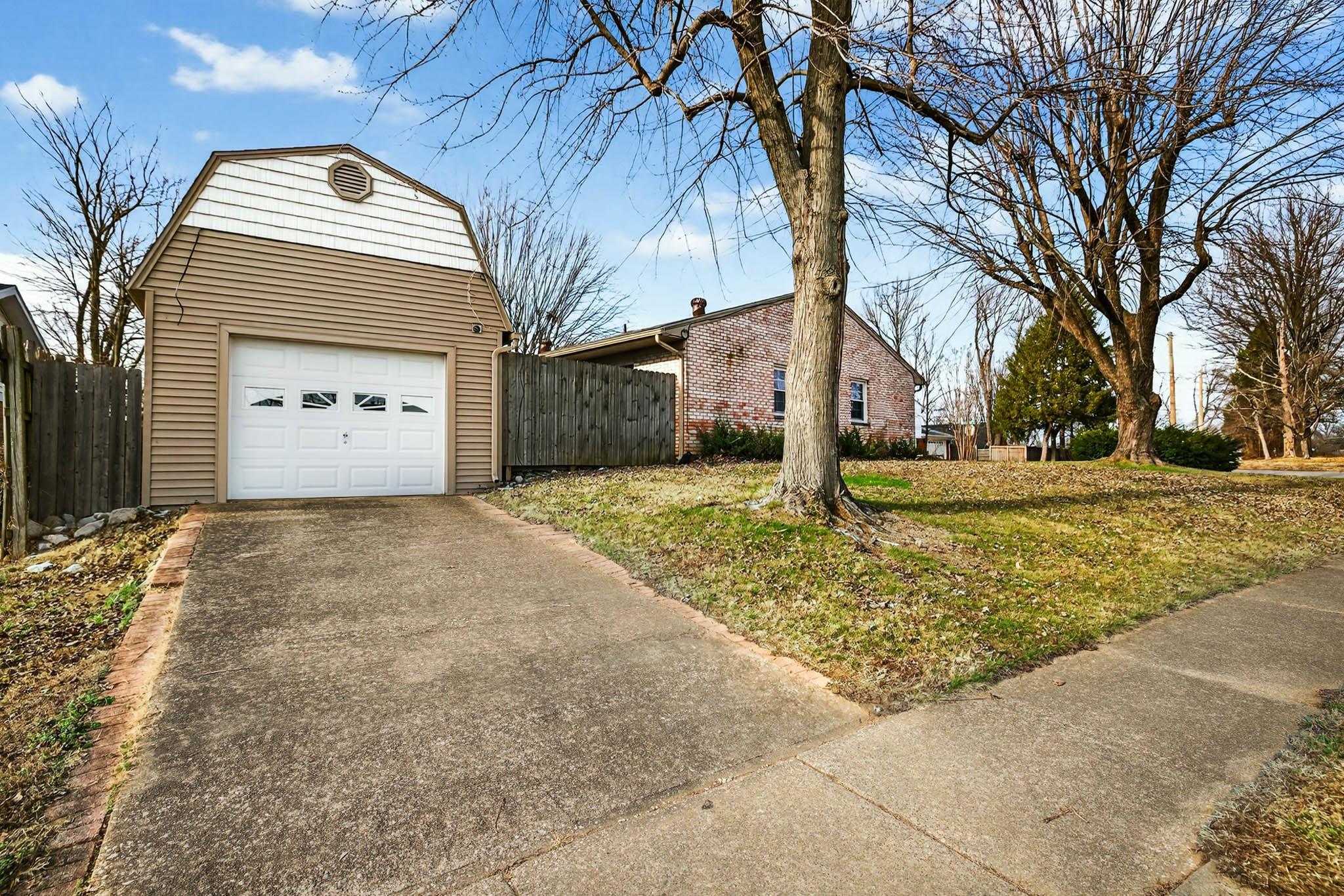 2200 Middleground, Owensboro, Kentucky 42301, 3 Bedrooms Bedrooms, ,2 BathroomsBathrooms,Single Family Residence,For Sale,Middleground,93935