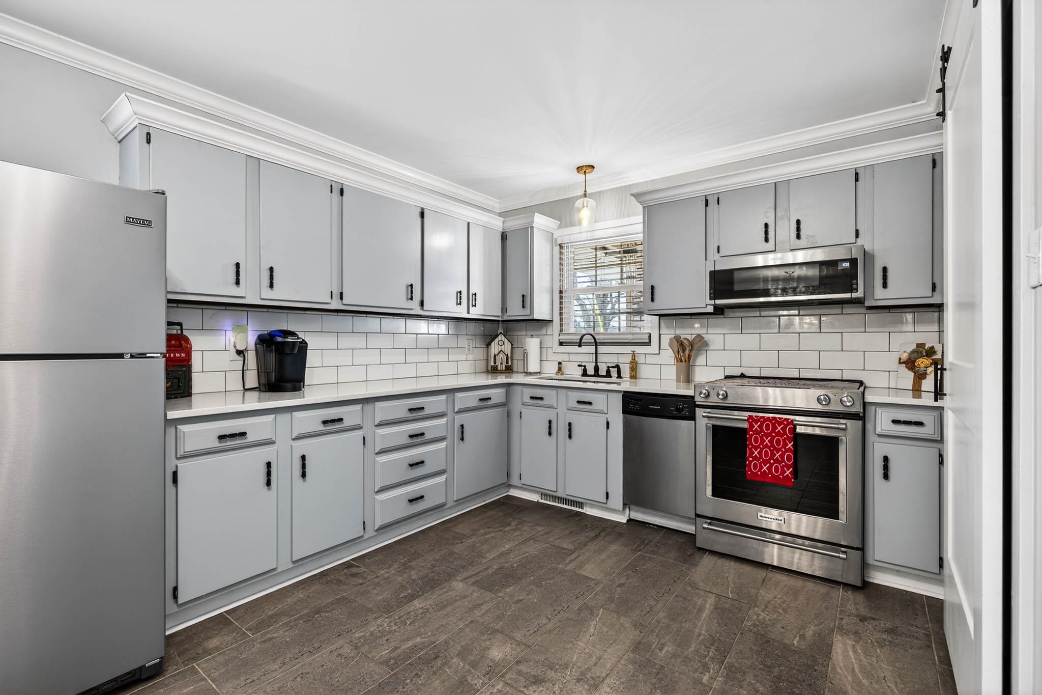 2200 Middleground, Owensboro, Kentucky 42301, 3 Bedrooms Bedrooms, ,2 BathroomsBathrooms,Single Family Residence,For Sale,Middleground,93935