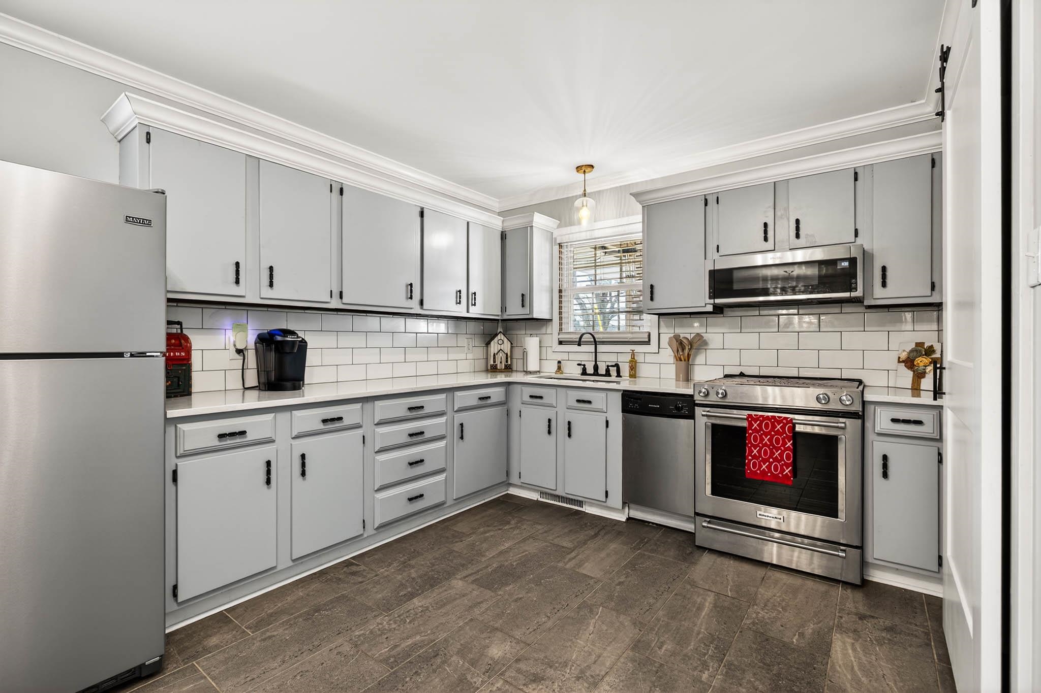 2200 Middleground, Owensboro, Kentucky 42301, 3 Bedrooms Bedrooms, ,2 BathroomsBathrooms,Single Family Residence,For Sale,Middleground,93935