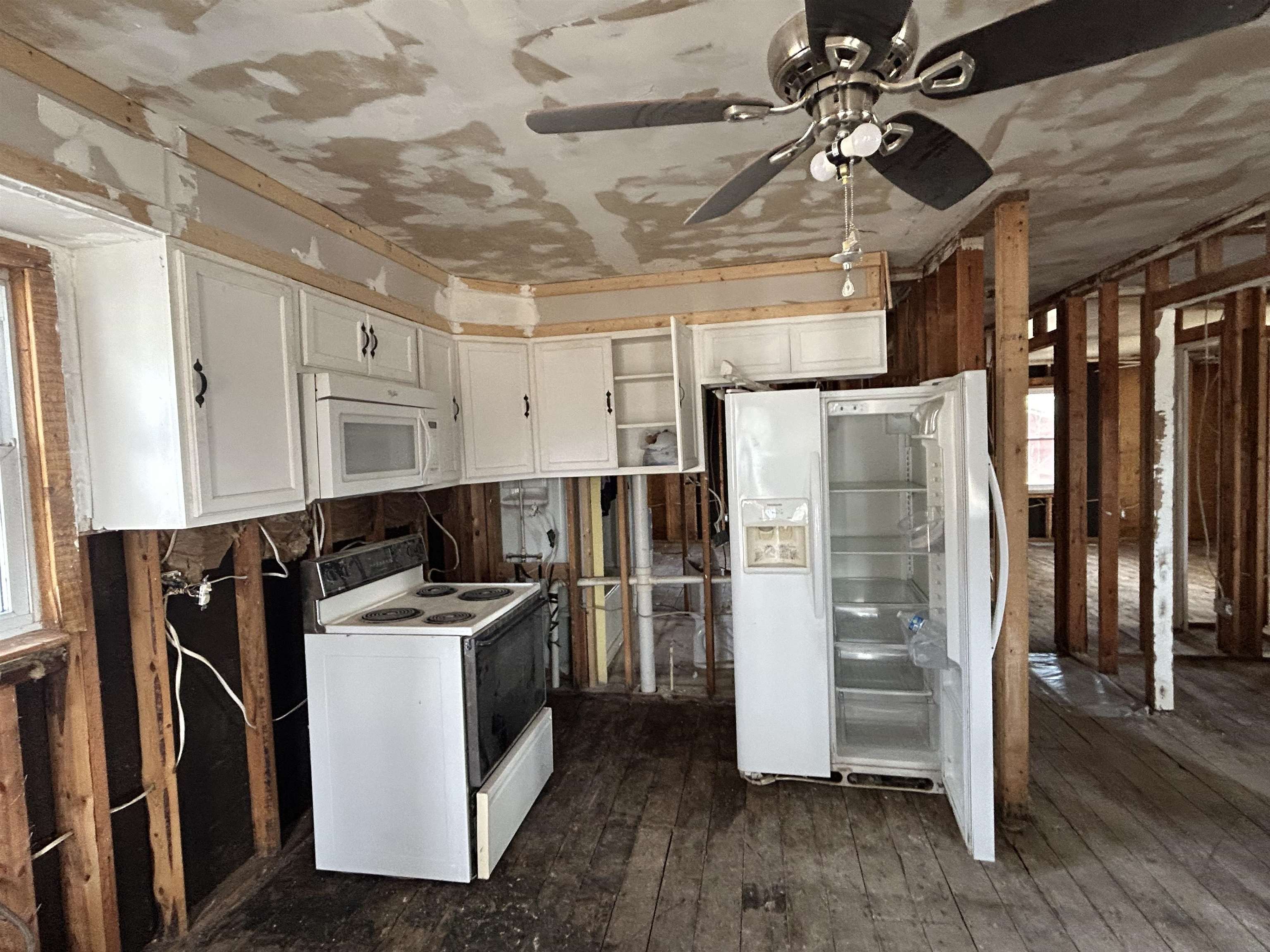 9263 Stanley Birk City Rd., Owensboro, Kentucky 42301, 2 Bedrooms Bedrooms, ,1 BathroomBathrooms,Single Family Residence,For Sale,Stanley Birk City Rd.,93940