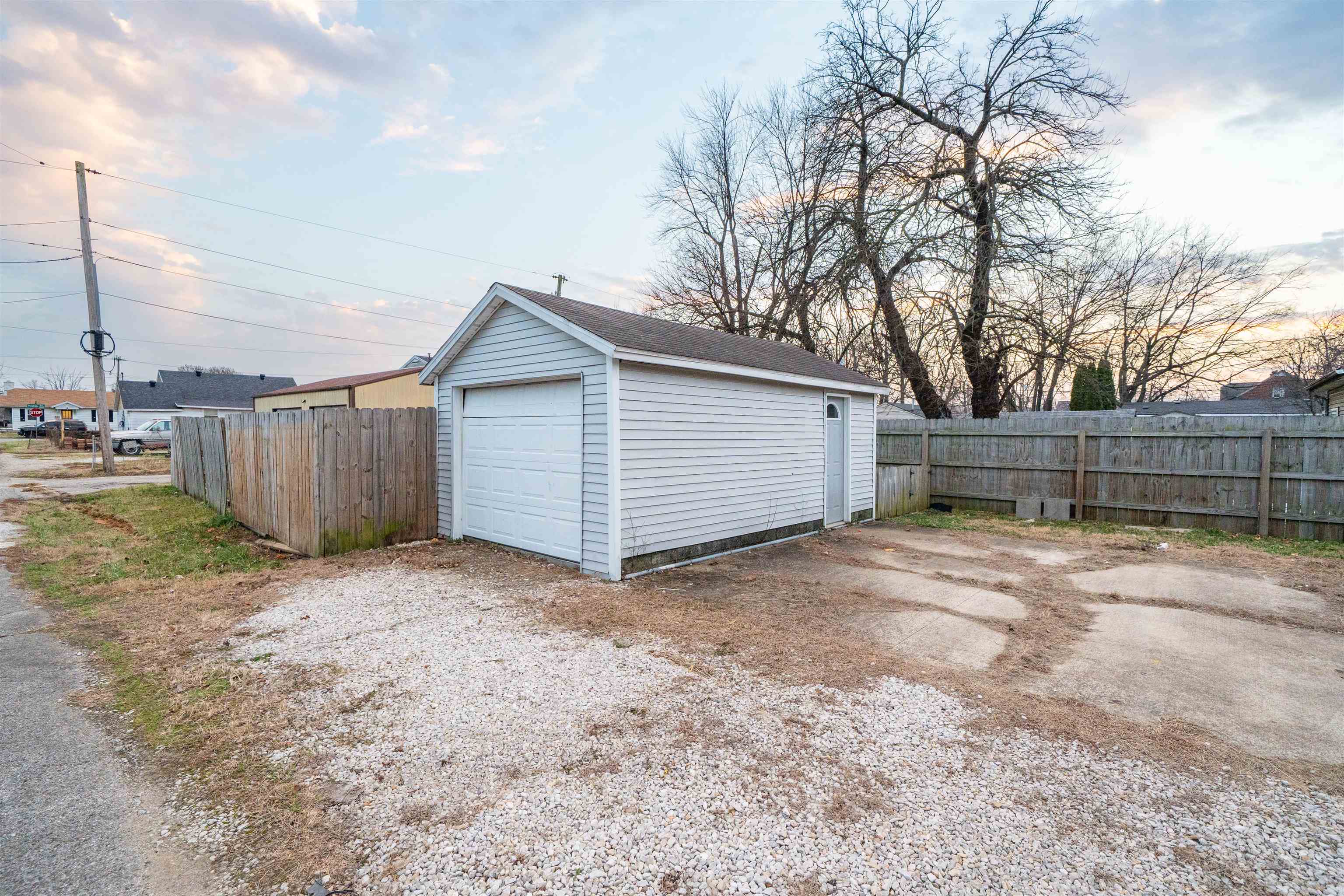 1834 McCulloch Ave, Owensboro, Kentucky 42303, 1 Bedroom Bedrooms, ,1 BathroomBathrooms,Single Family Residence,For Sale,McCulloch Ave,93944