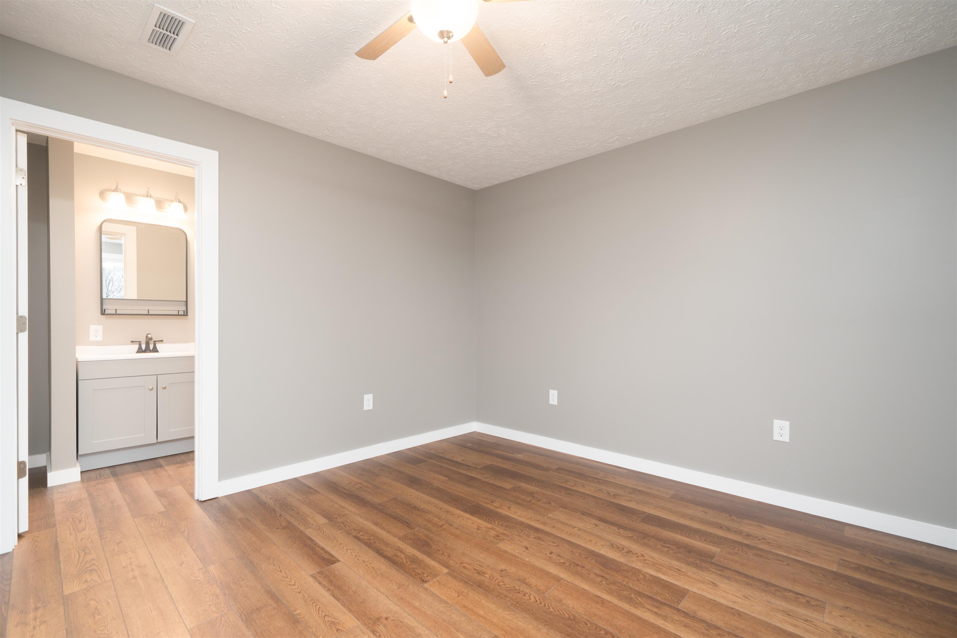 705 Hall St, Owensboro, Kentucky 42303, 3 Bedrooms Bedrooms, ,2 BathroomsBathrooms,Single Family Residence,For Sale,Hall St,93951