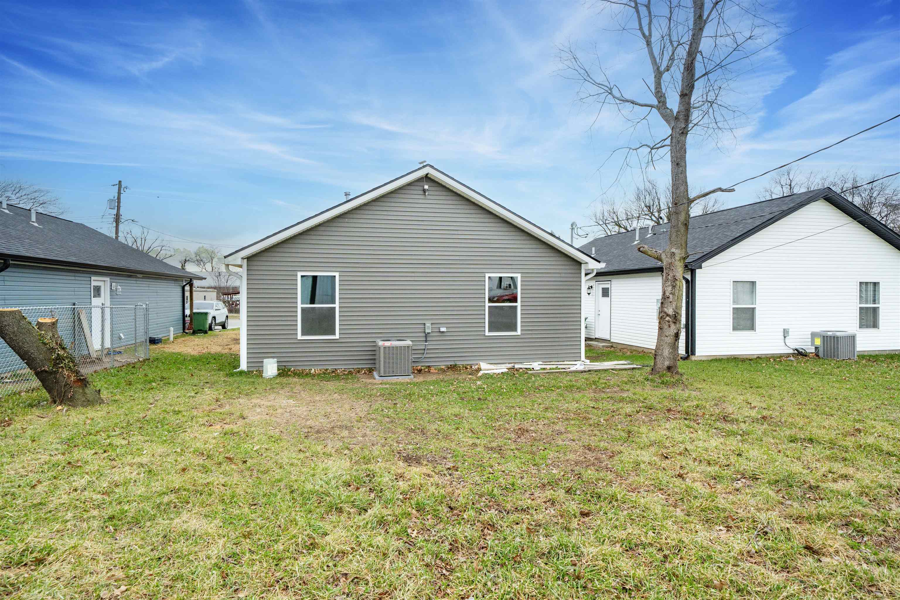 705 Hall St, Owensboro, Kentucky 42303, 3 Bedrooms Bedrooms, ,2 BathroomsBathrooms,Single Family Residence,For Sale,Hall St,93951
