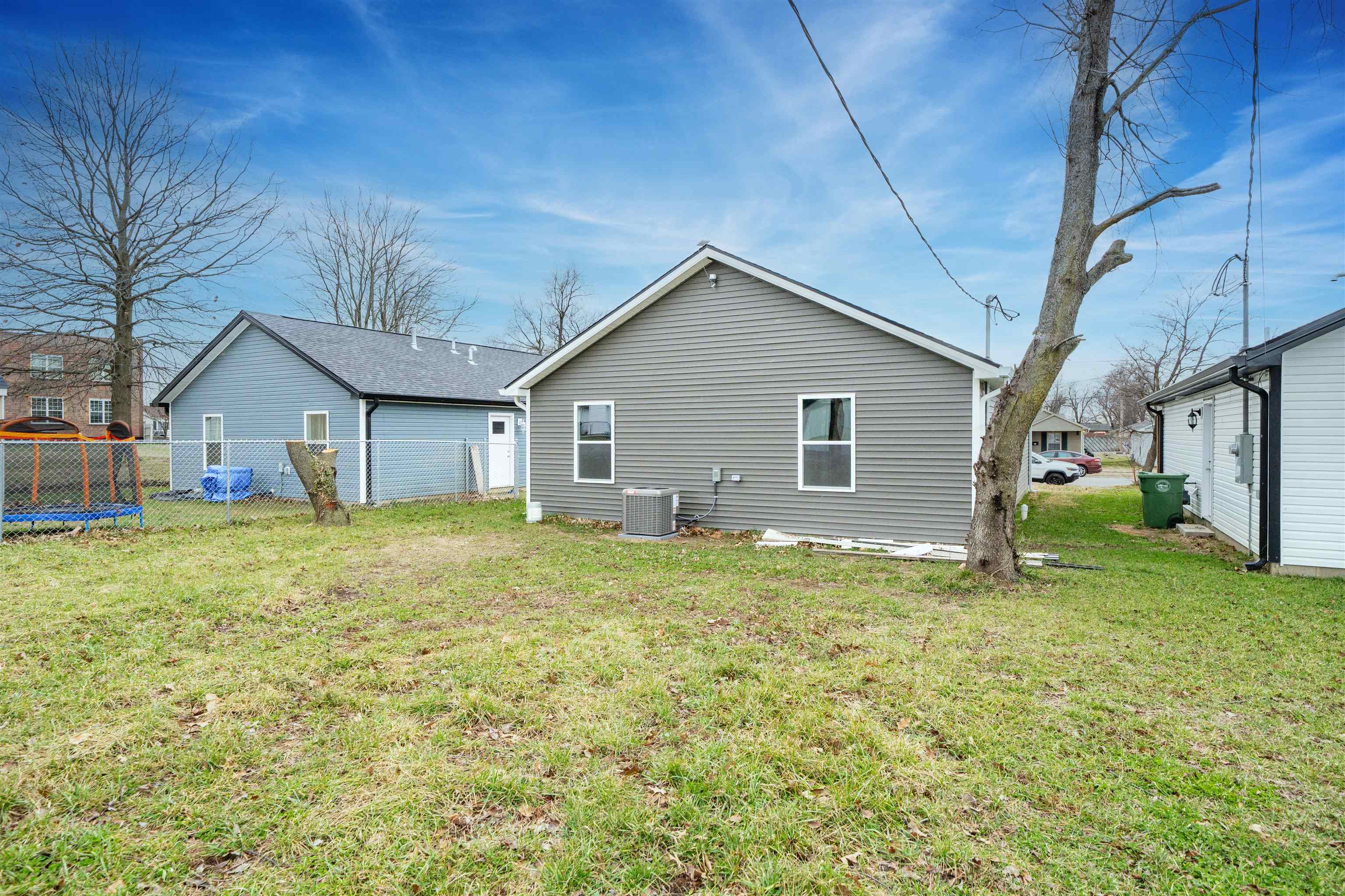 705 Hall St, Owensboro, Kentucky 42303, 3 Bedrooms Bedrooms, ,2 BathroomsBathrooms,Single Family Residence,For Sale,Hall St,93951