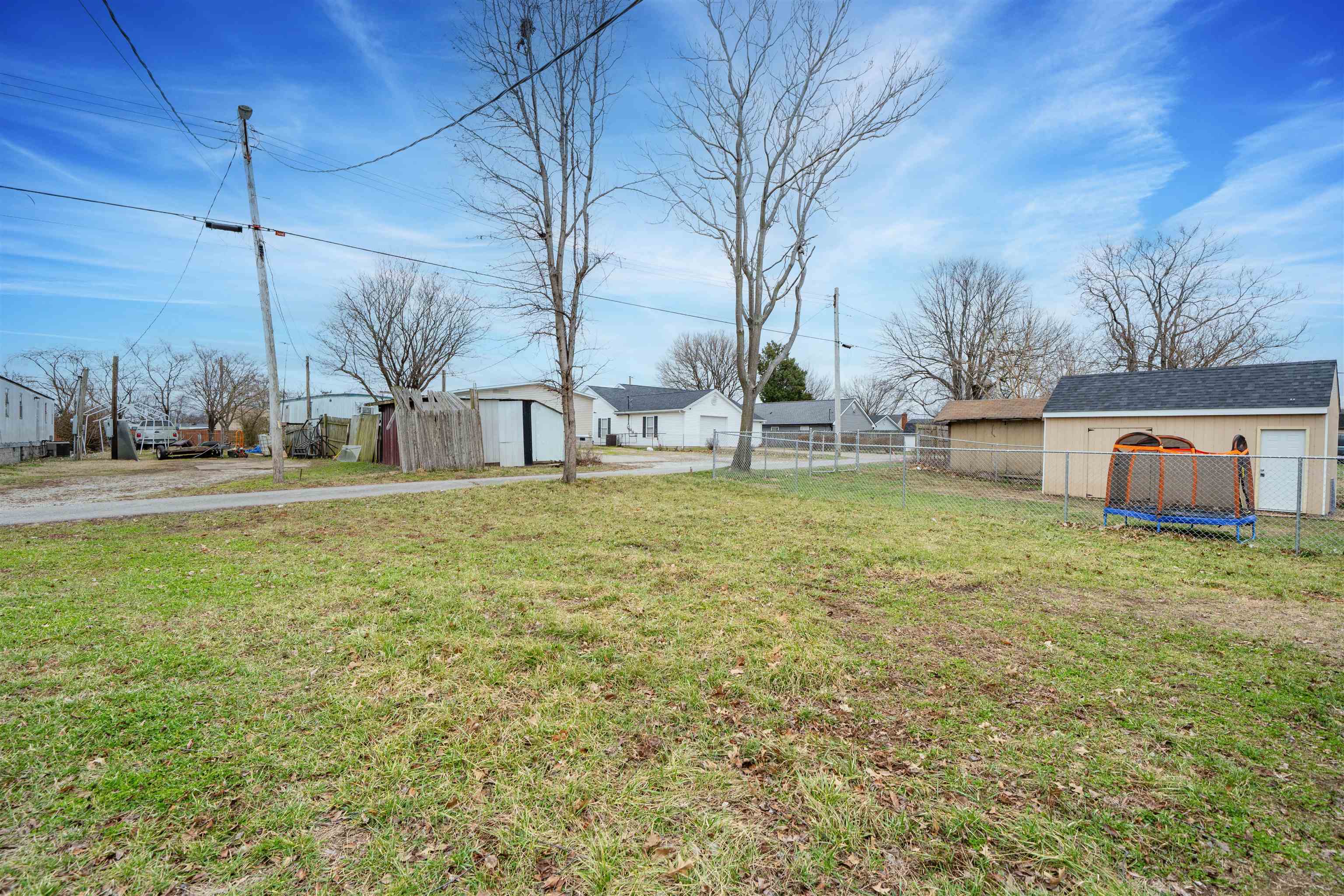 705 Hall St, Owensboro, Kentucky 42303, 3 Bedrooms Bedrooms, ,2 BathroomsBathrooms,Single Family Residence,For Sale,Hall St,93951