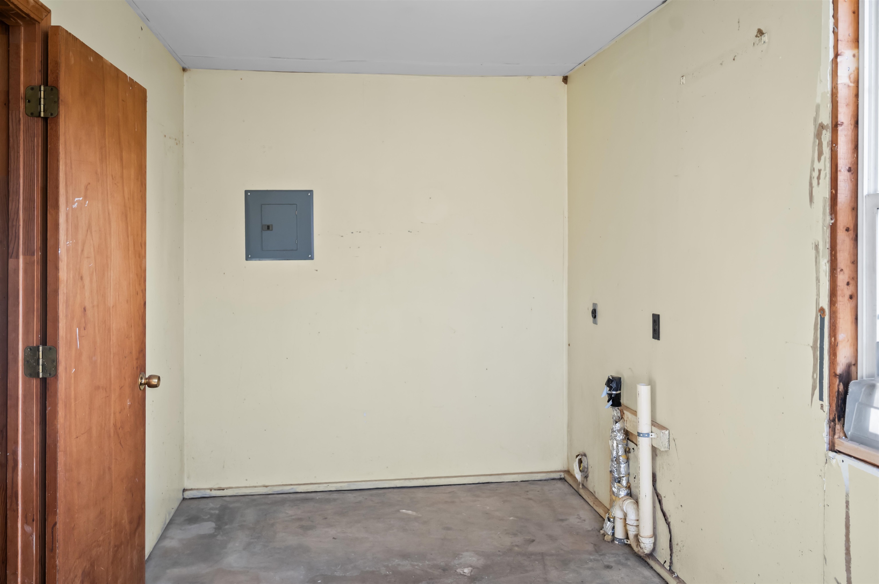 10570 Jefferson Street, Whitesville, Kentucky 42378, 3 Bedrooms Bedrooms, ,2 BathroomsBathrooms,Single Family Residence,For Sale,Jefferson Street,93952