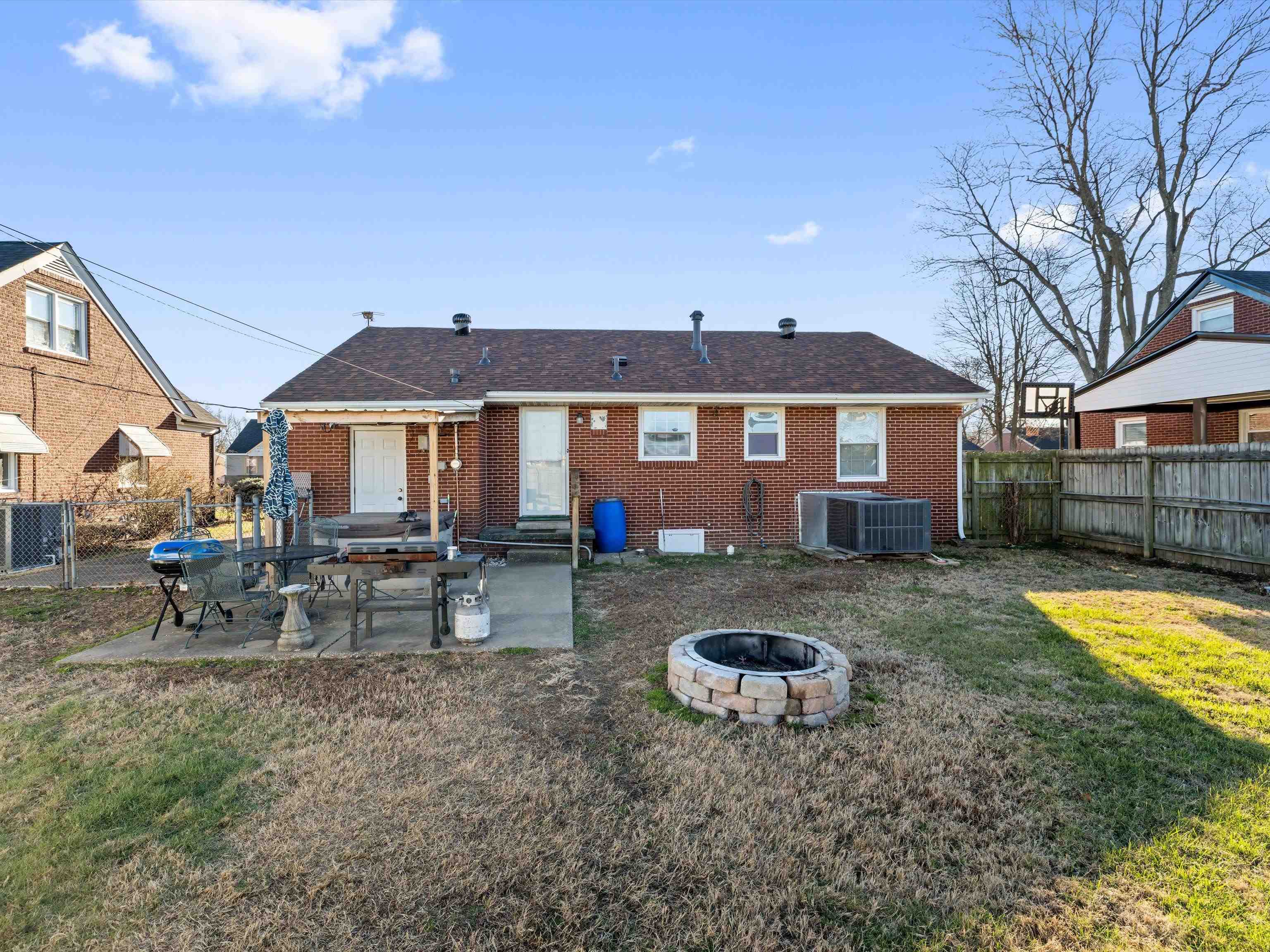527 Suffolk Dr, Owensboro, Kentucky 42303, 3 Bedrooms Bedrooms, ,1 BathroomBathrooms,Single Family Residence,For Sale,Suffolk Dr,93955