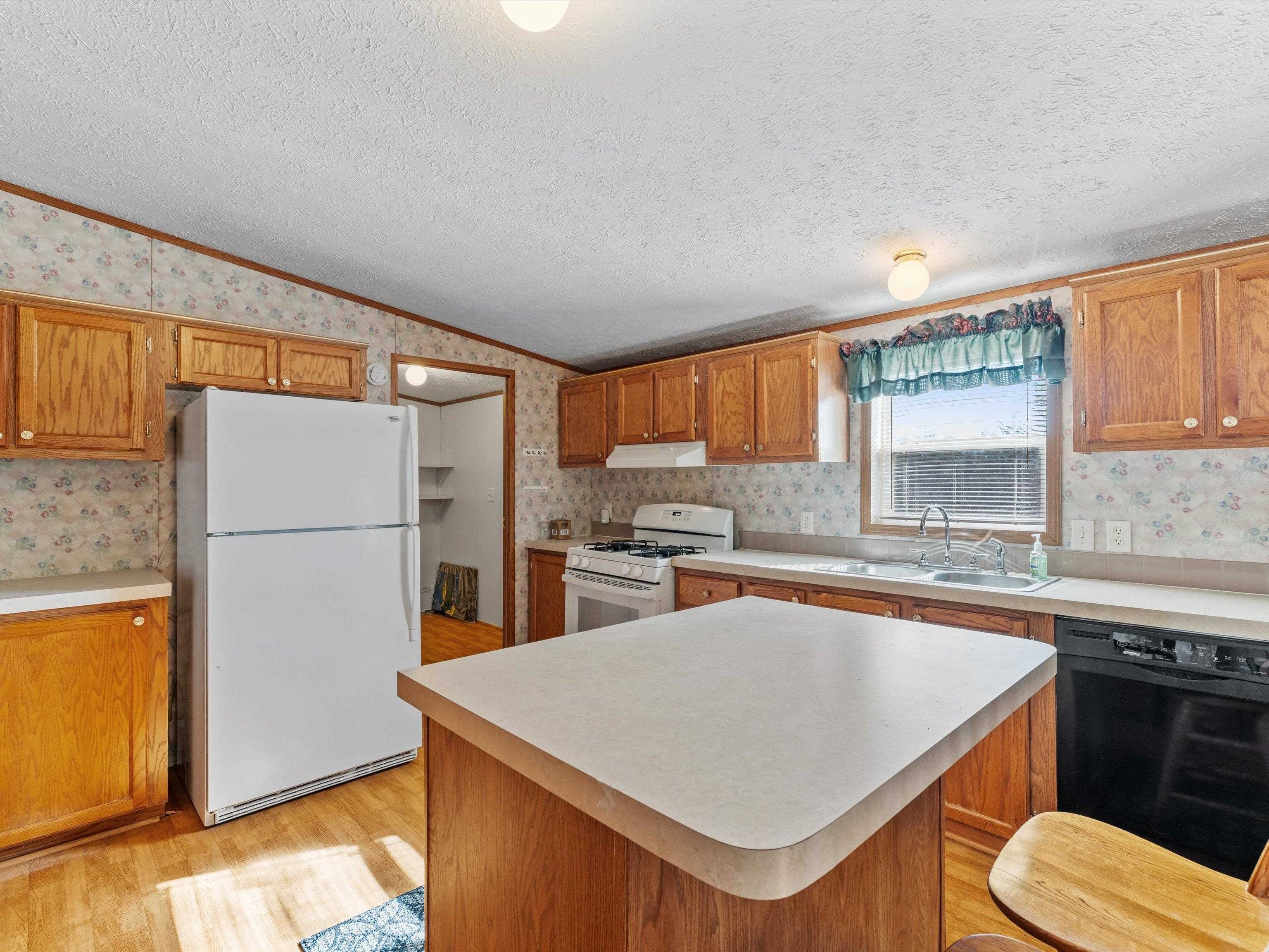 1080 Fred Hodges Rd, Lewisport, Kentucky 42351, 4 Bedrooms Bedrooms, ,2 BathroomsBathrooms,Manufactured Home,For Sale,Fred Hodges Rd,93961