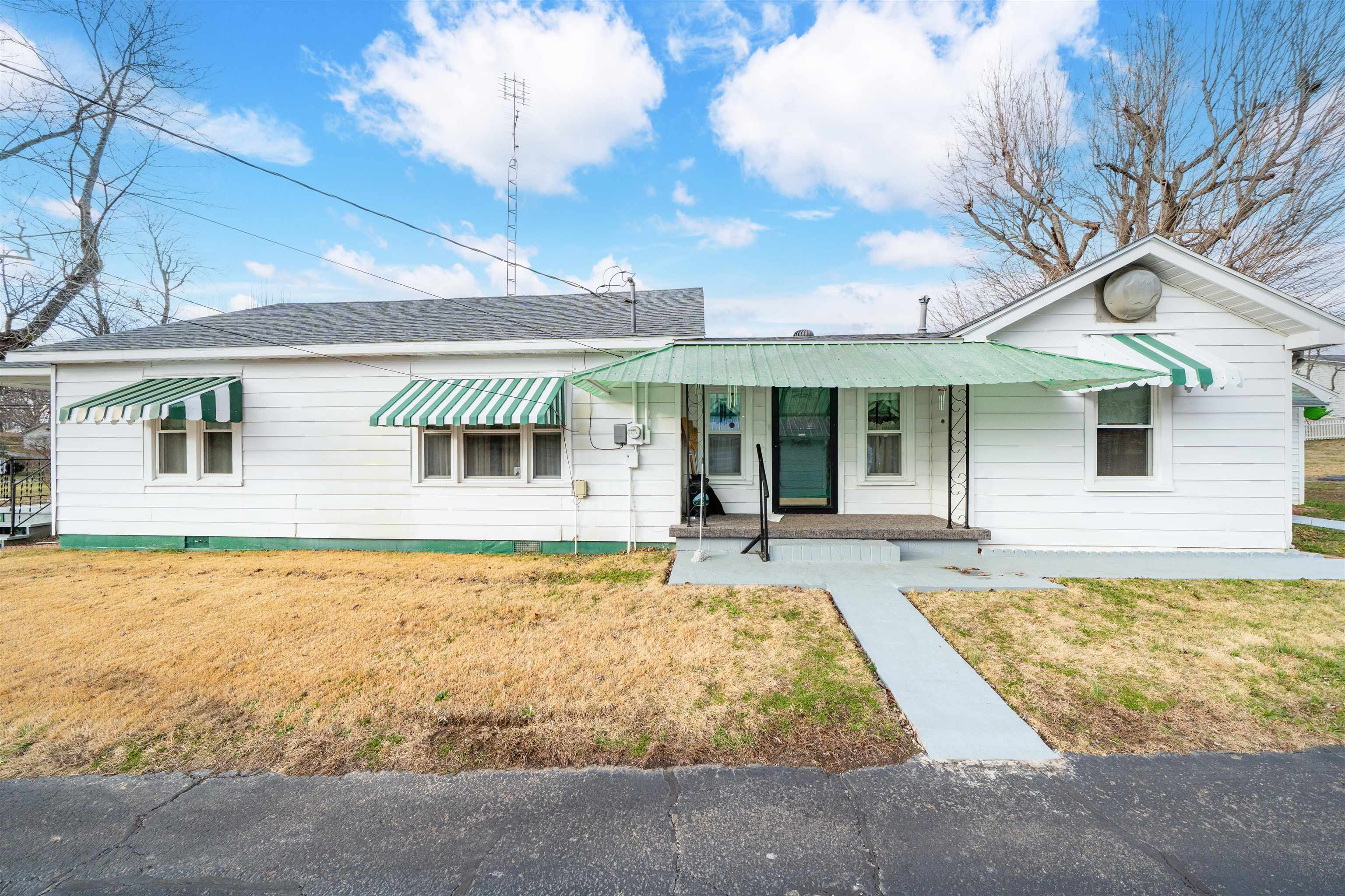 426 KY 136 W, Calhoun, Kentucky 42327, 2 Bedrooms Bedrooms, ,1 BathroomBathrooms,Single Family Residence,For Sale,KY 136 W,93969