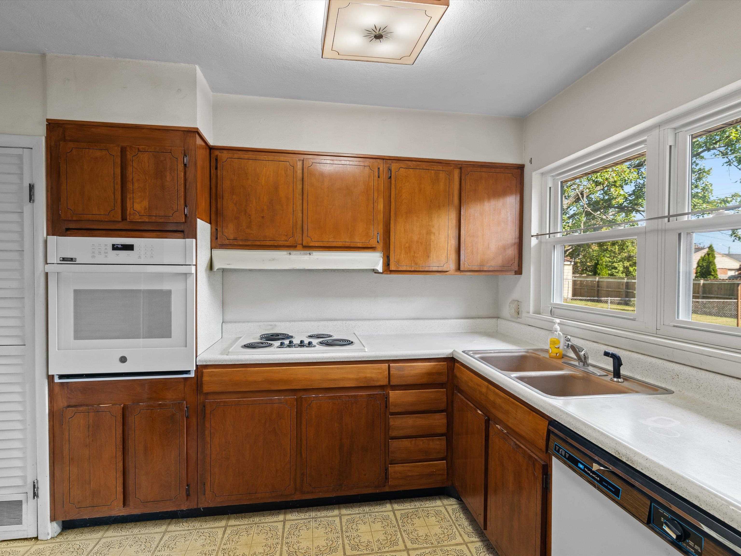 816 Booth Ave., Owensboro, Kentucky 42301, 3 Bedrooms Bedrooms, ,2 BathroomsBathrooms,Single Family Residence,For Sale,Booth Ave.,93975