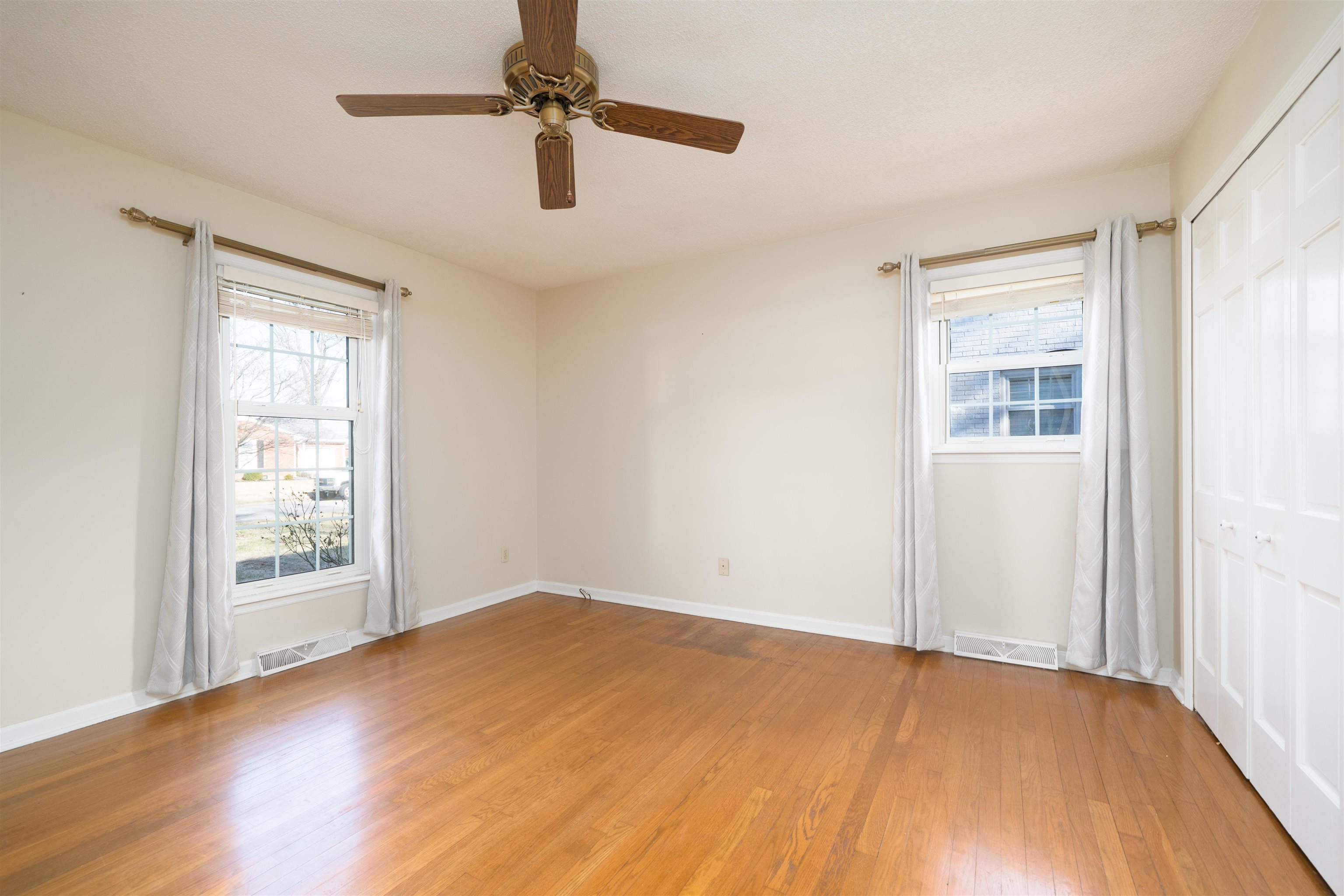 1526 Springdale Dr, Owensboro, Kentucky 42301, 4 Bedrooms Bedrooms, ,2 BathroomsBathrooms,Single Family Residence,For Sale,Springdale Dr,93981