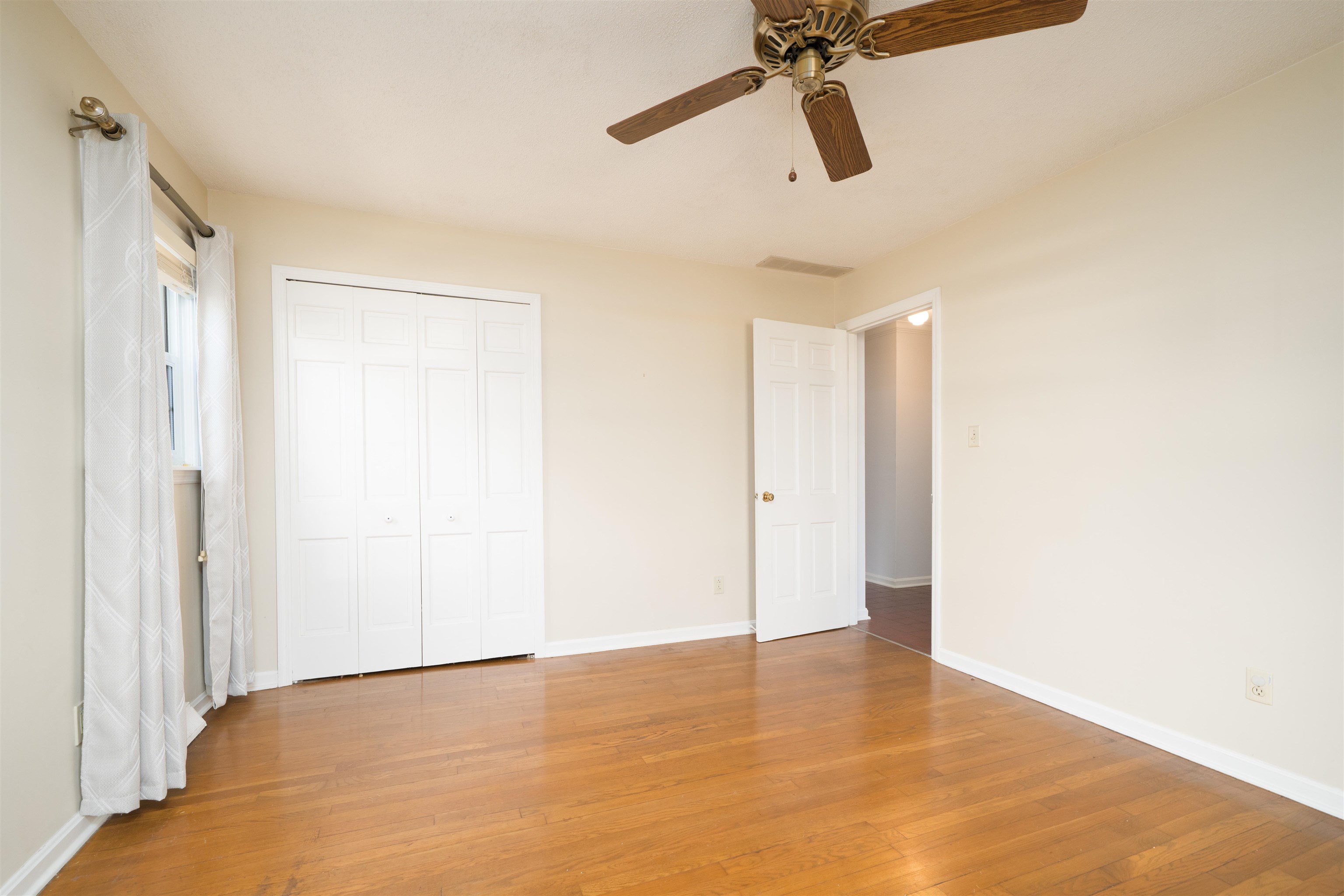 1526 Springdale Dr, Owensboro, Kentucky 42301, 4 Bedrooms Bedrooms, ,2 BathroomsBathrooms,Single Family Residence,For Sale,Springdale Dr,93981