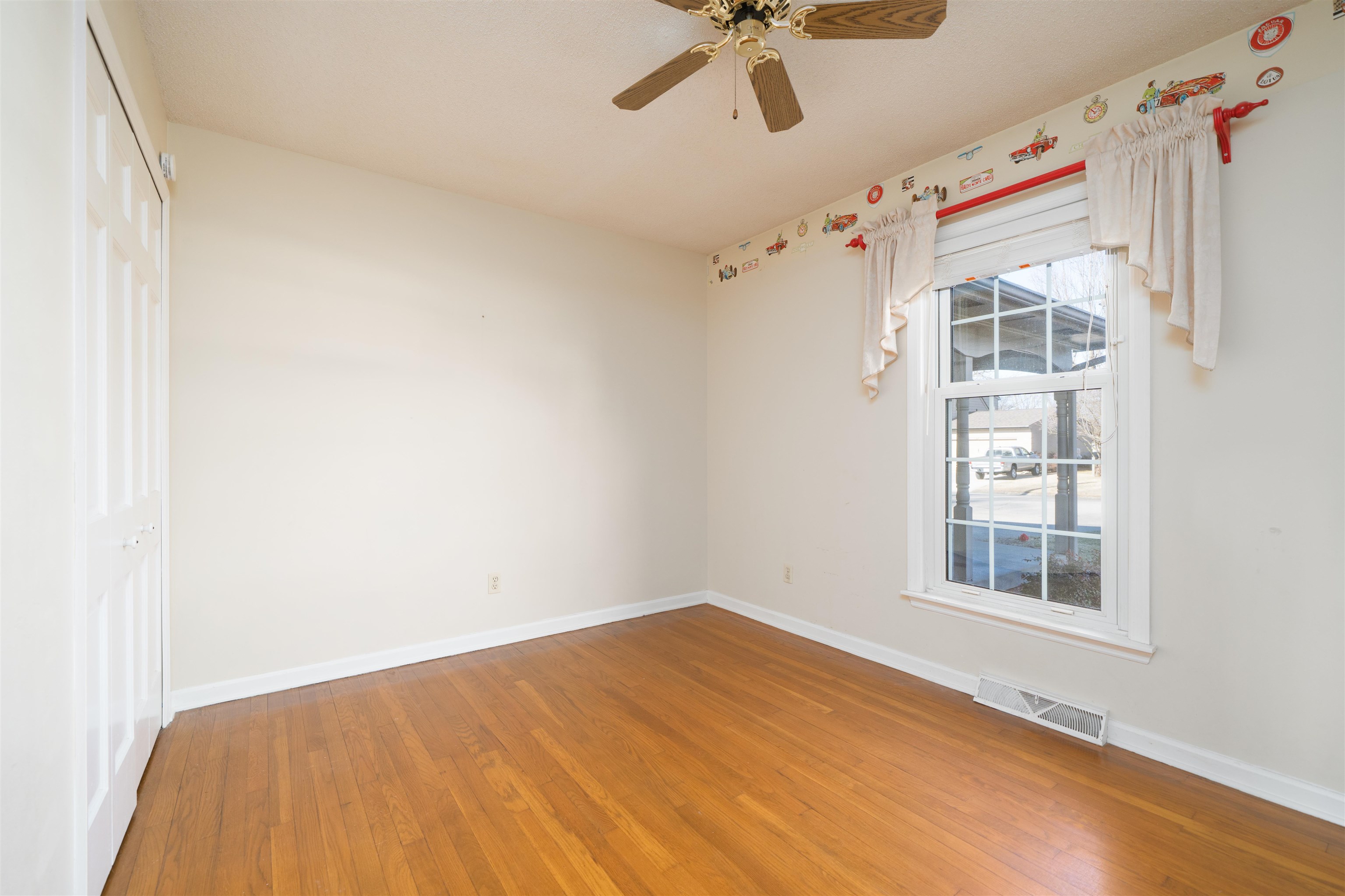 1526 Springdale Dr, Owensboro, Kentucky 42301, 4 Bedrooms Bedrooms, ,2 BathroomsBathrooms,Single Family Residence,For Sale,Springdale Dr,93981