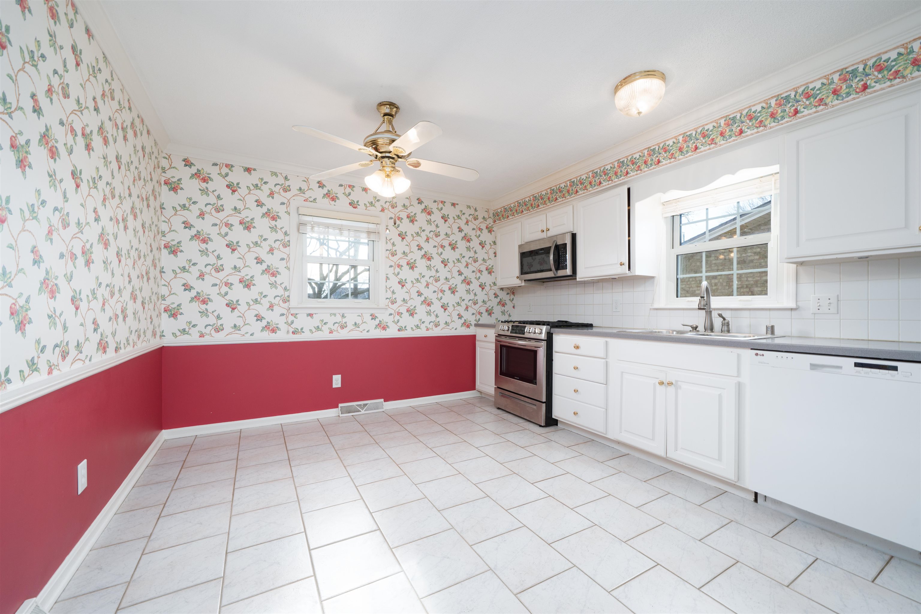 1526 Springdale Dr, Owensboro, Kentucky 42301, 4 Bedrooms Bedrooms, ,2 BathroomsBathrooms,Single Family Residence,For Sale,Springdale Dr,93981