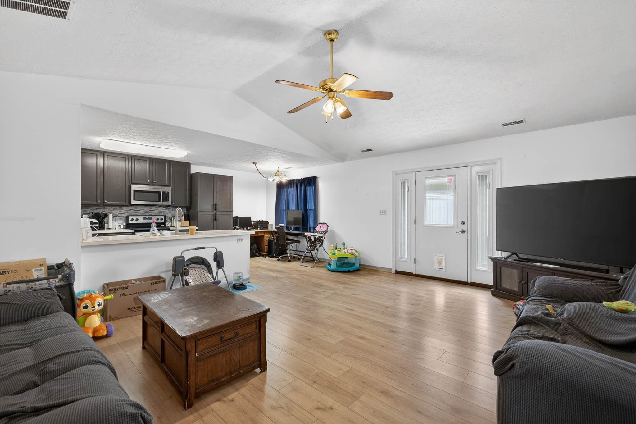 3430 Deer Trail, Owensboro, Kentucky 42301, 3 Bedrooms Bedrooms, ,2 BathroomsBathrooms,Single Family Residence,For Sale,Deer Trail,93982