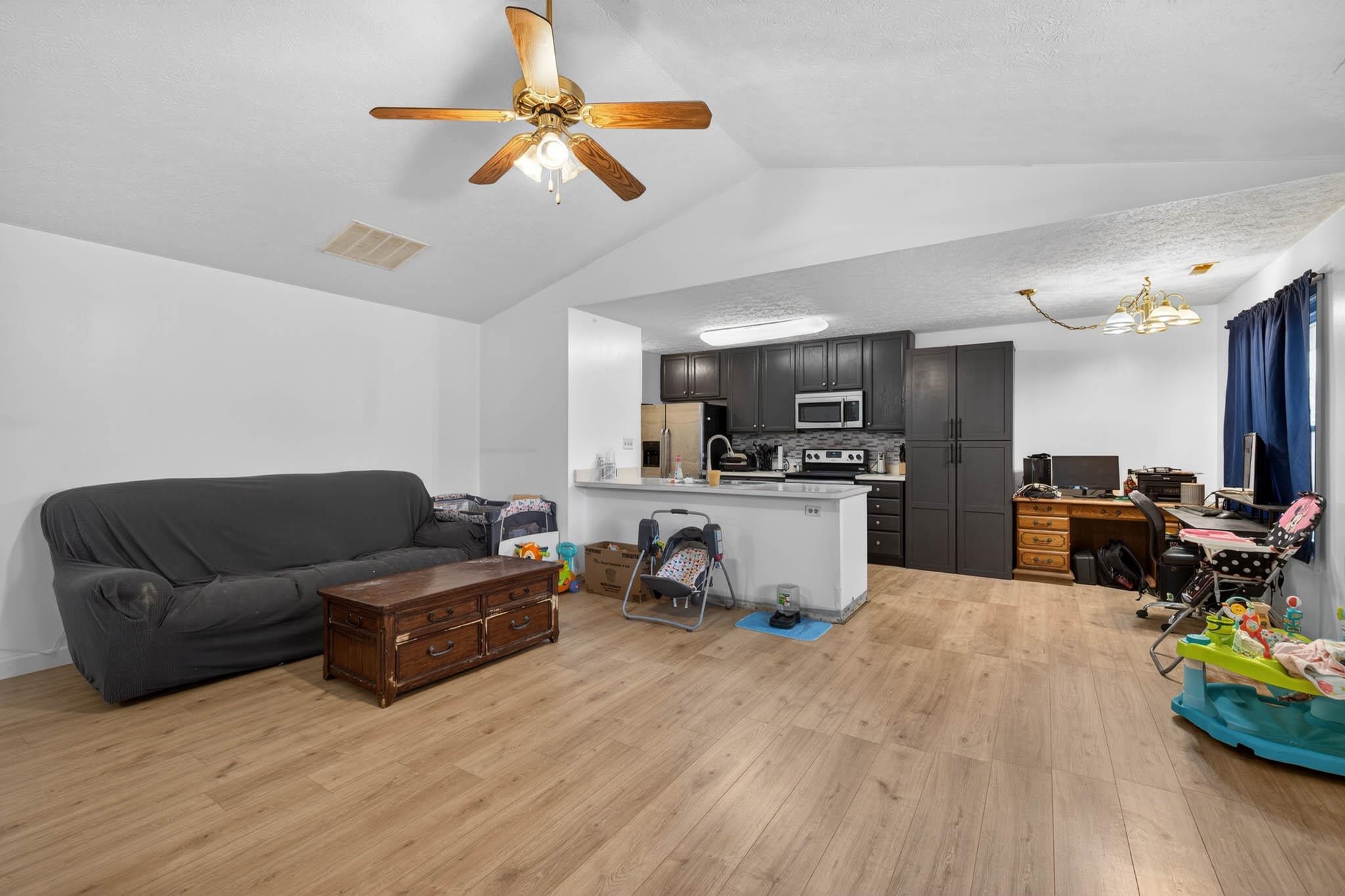 3430 Deer Trail, Owensboro, Kentucky 42301, 3 Bedrooms Bedrooms, ,2 BathroomsBathrooms,Single Family Residence,For Sale,Deer Trail,93982