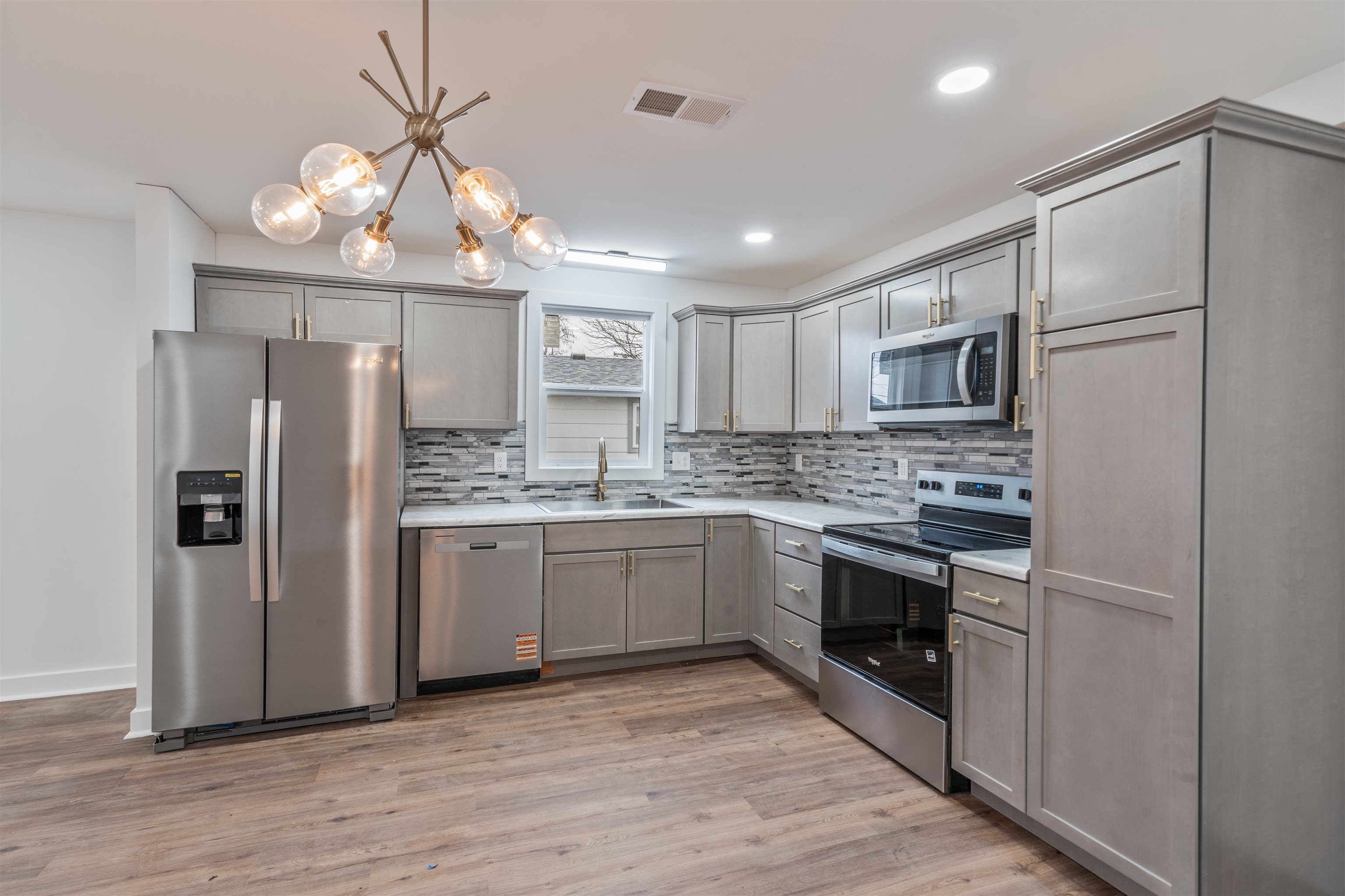 929 Hall Street, Owensboro, Kentucky 42301, 3 Bedrooms Bedrooms, ,2 BathroomsBathrooms,Single Family Residence,For Sale,Hall Street,93983