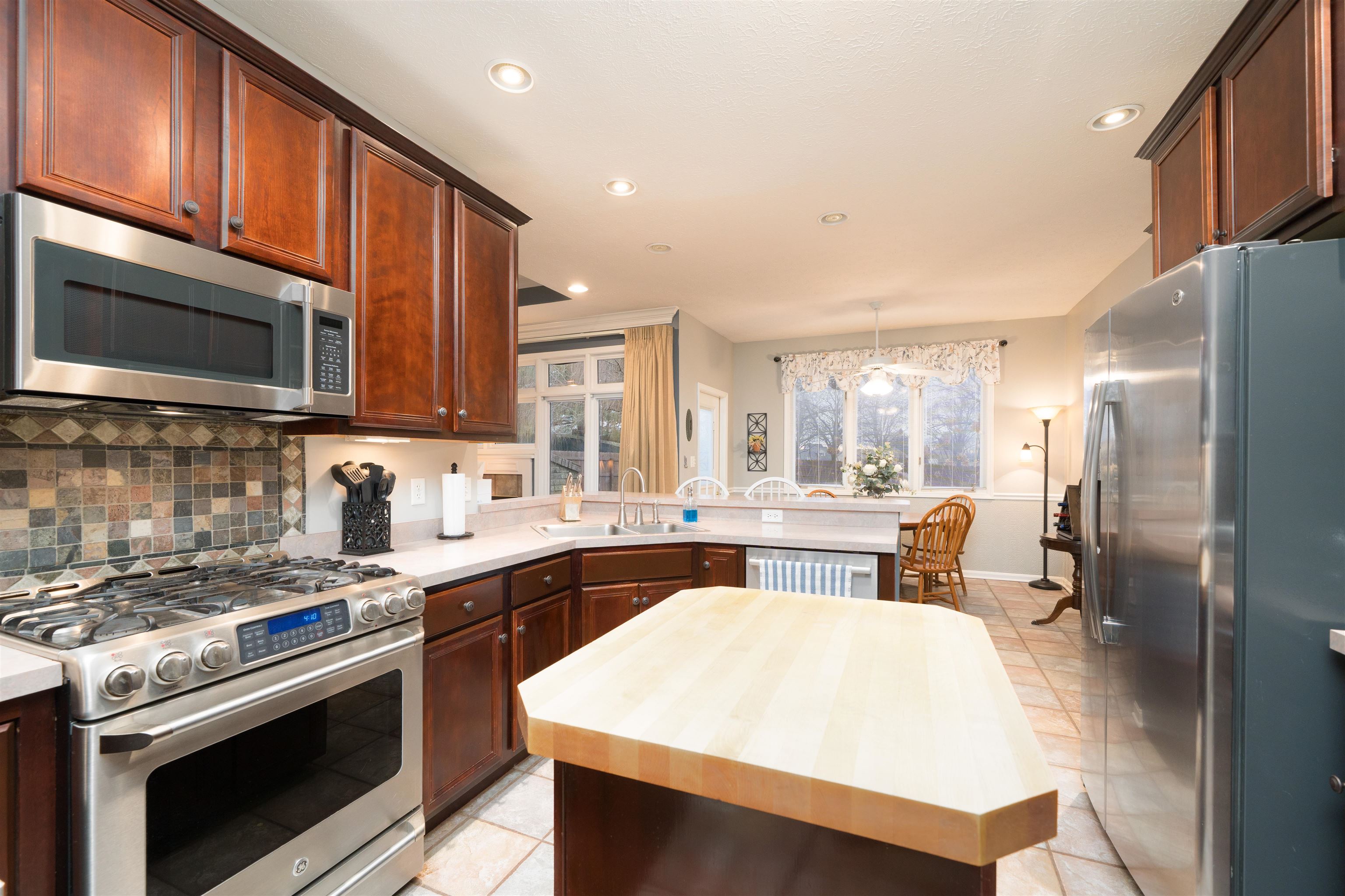 2918 Saratoga Ct, Owensboro, Kentucky 42303, 4 Bedrooms Bedrooms, ,3 BathroomsBathrooms,Single Family Residence,For Sale,Saratoga Ct,93993