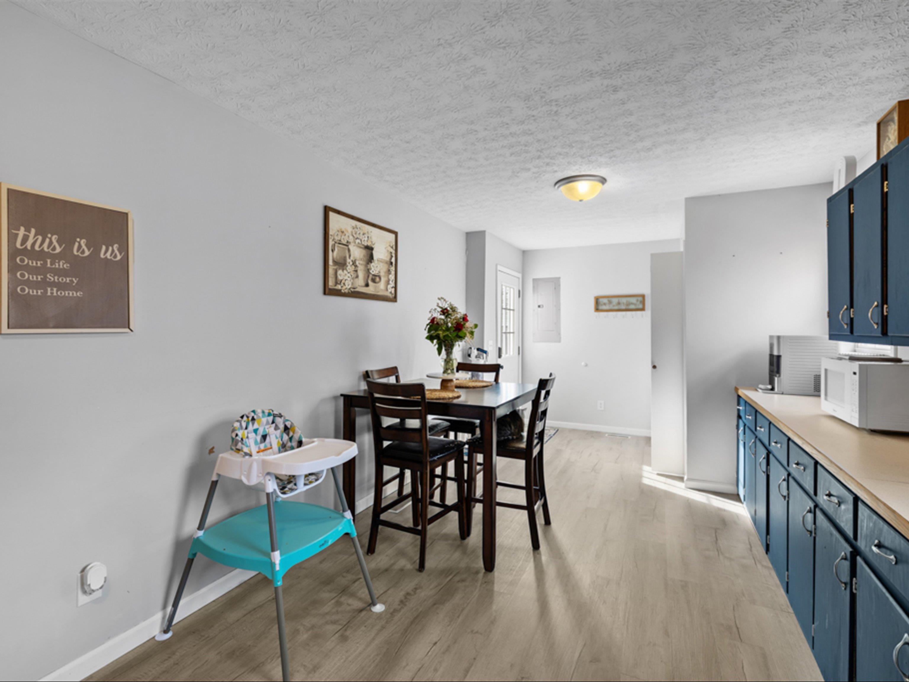 937 River Rd, Central City, Kentucky 42330, 2 Bedrooms Bedrooms, ,2 BathroomsBathrooms,Single Family Residence,For Sale,River Rd,93996