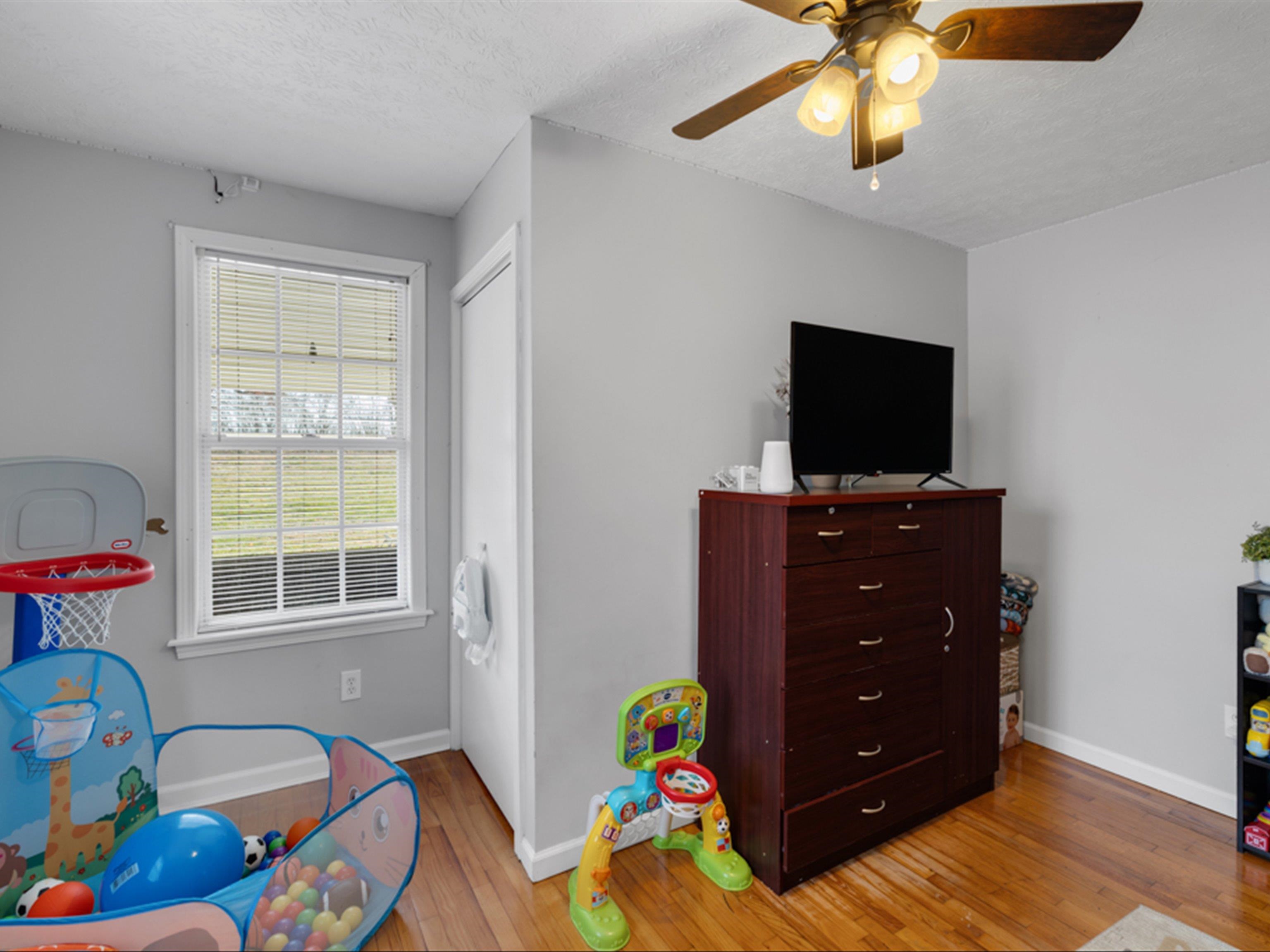 937 River Rd, Central City, Kentucky 42330, 2 Bedrooms Bedrooms, ,2 BathroomsBathrooms,Single Family Residence,For Sale,River Rd,93996