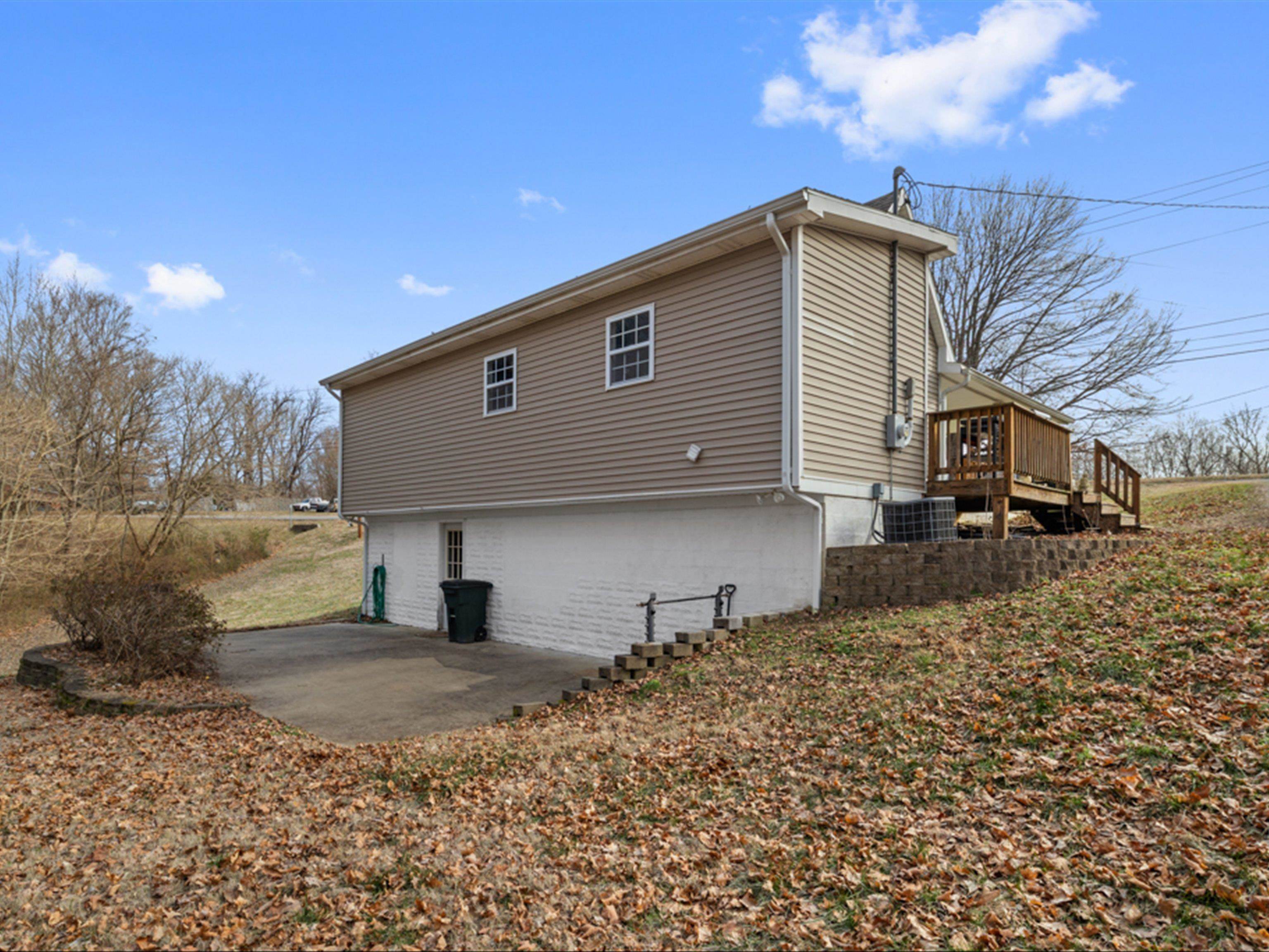 937 River Rd, Central City, Kentucky 42330, 2 Bedrooms Bedrooms, ,2 BathroomsBathrooms,Single Family Residence,For Sale,River Rd,93996