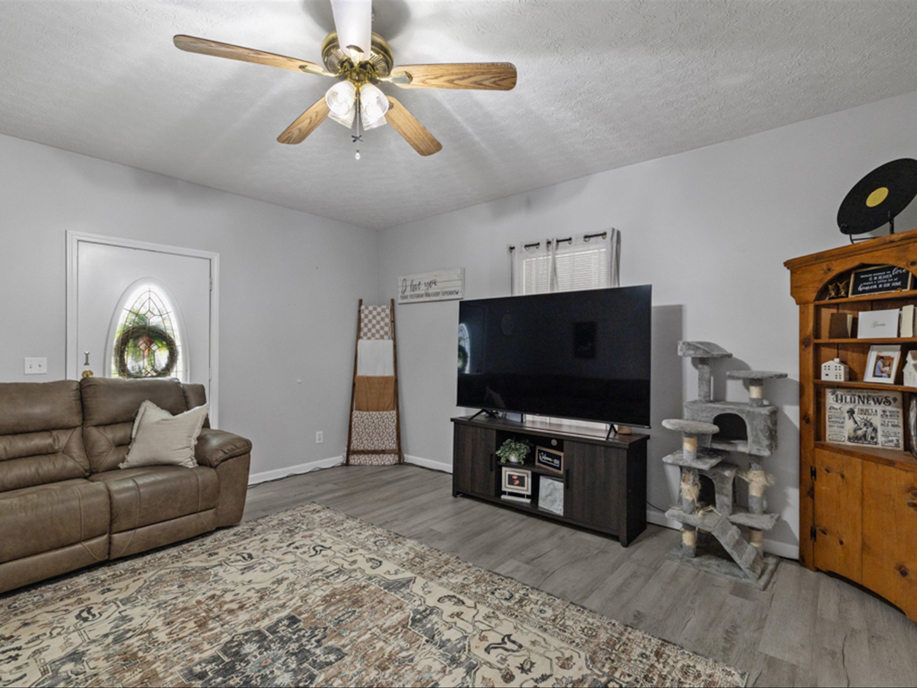 937 River Rd, Central City, Kentucky 42330, 2 Bedrooms Bedrooms, ,2 BathroomsBathrooms,Single Family Residence,For Sale,River Rd,93996