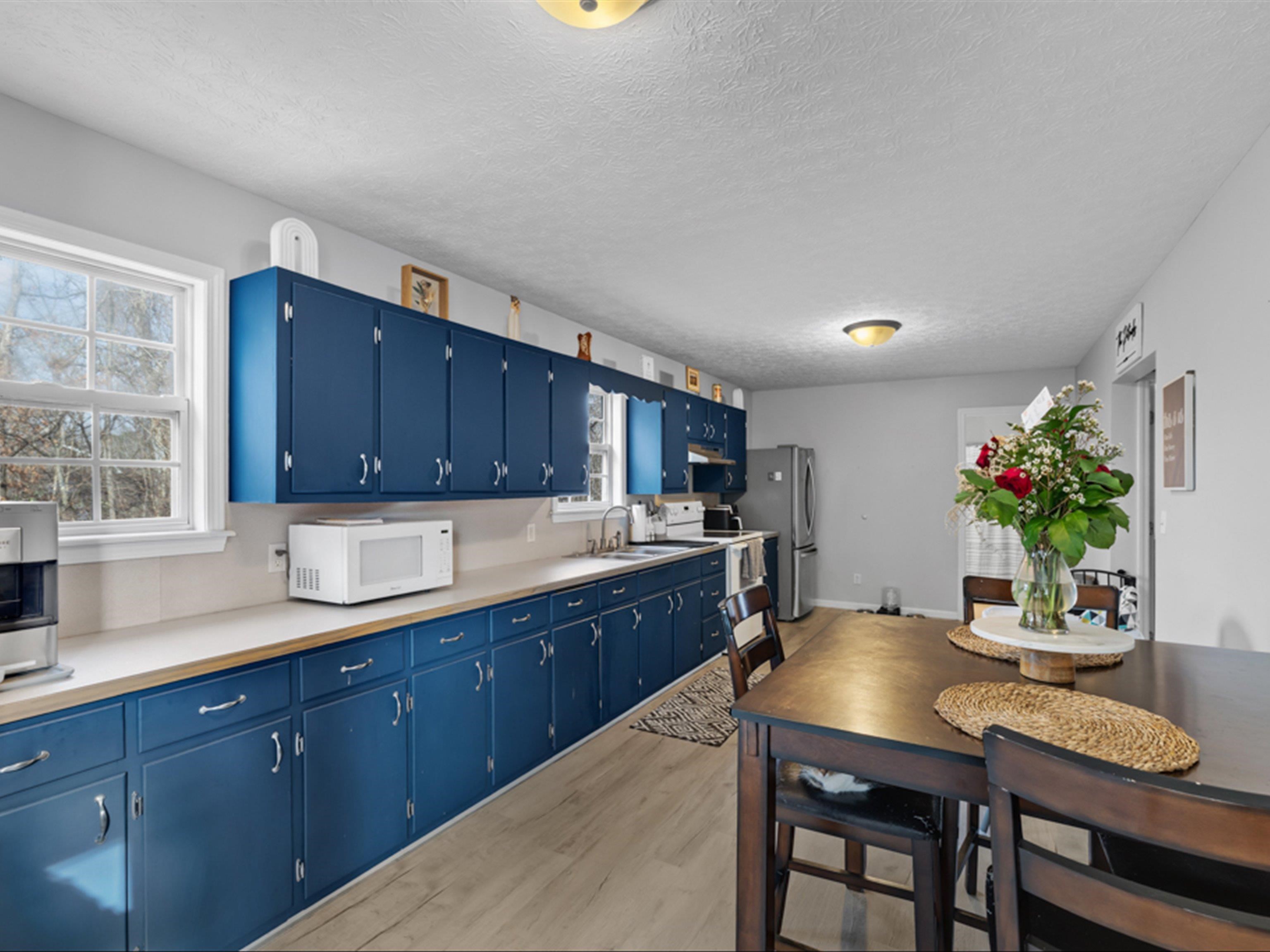 937 River Rd, Central City, Kentucky 42330, 2 Bedrooms Bedrooms, ,2 BathroomsBathrooms,Single Family Residence,For Sale,River Rd,93996