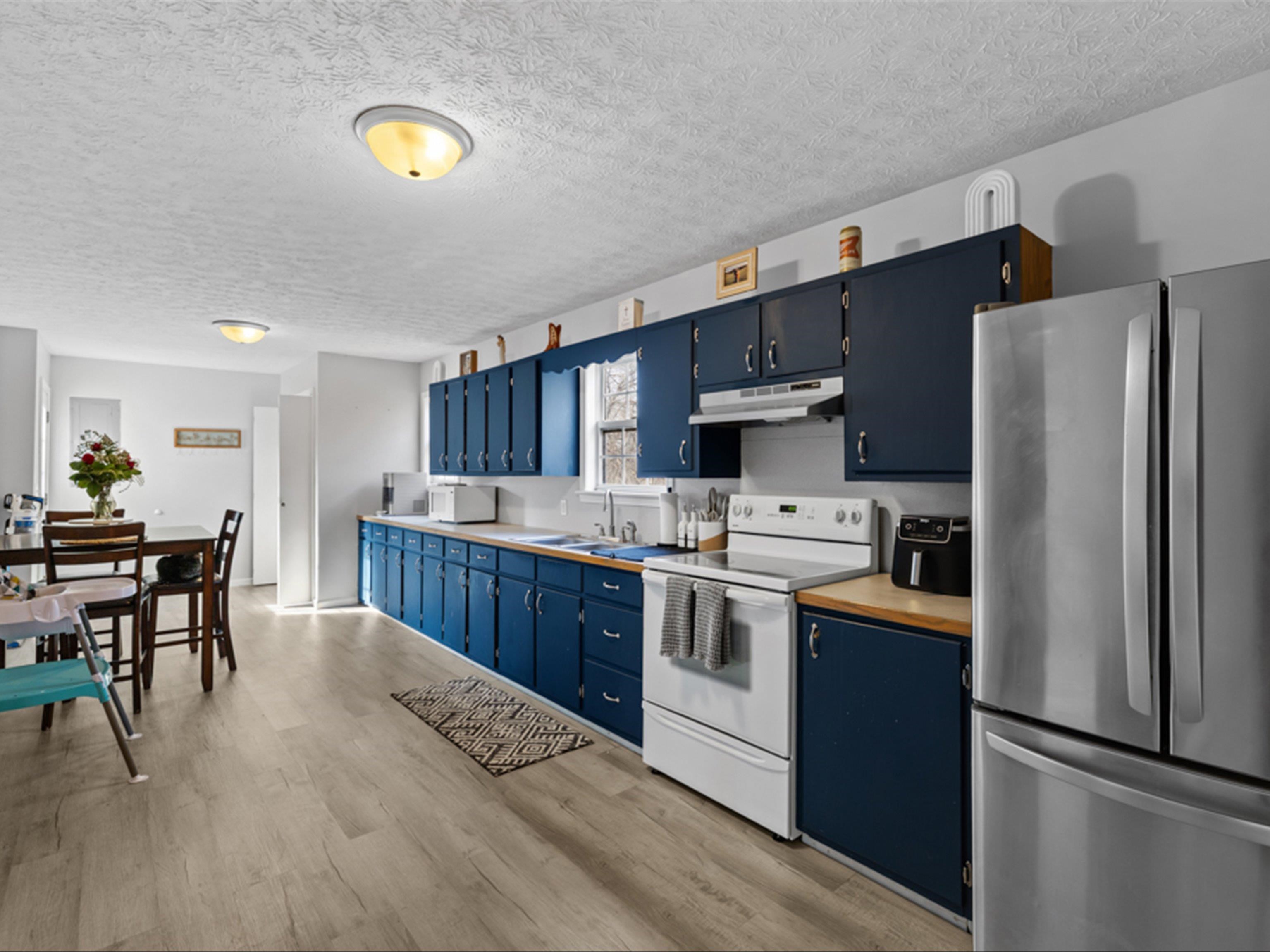 937 River Rd, Central City, Kentucky 42330, 2 Bedrooms Bedrooms, ,2 BathroomsBathrooms,Single Family Residence,For Sale,River Rd,93996