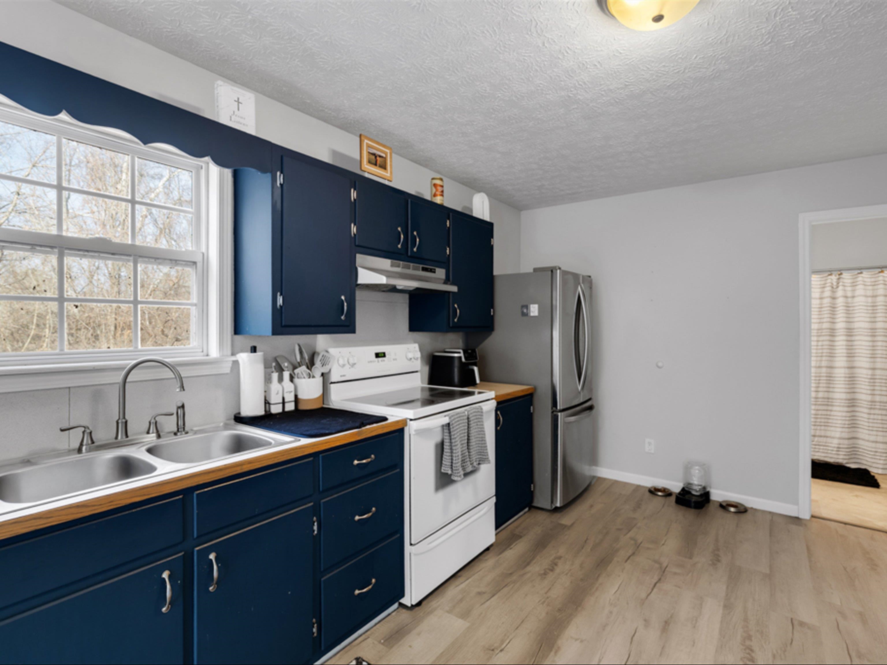 937 River Rd, Central City, Kentucky 42330, 2 Bedrooms Bedrooms, ,2 BathroomsBathrooms,Single Family Residence,For Sale,River Rd,93996