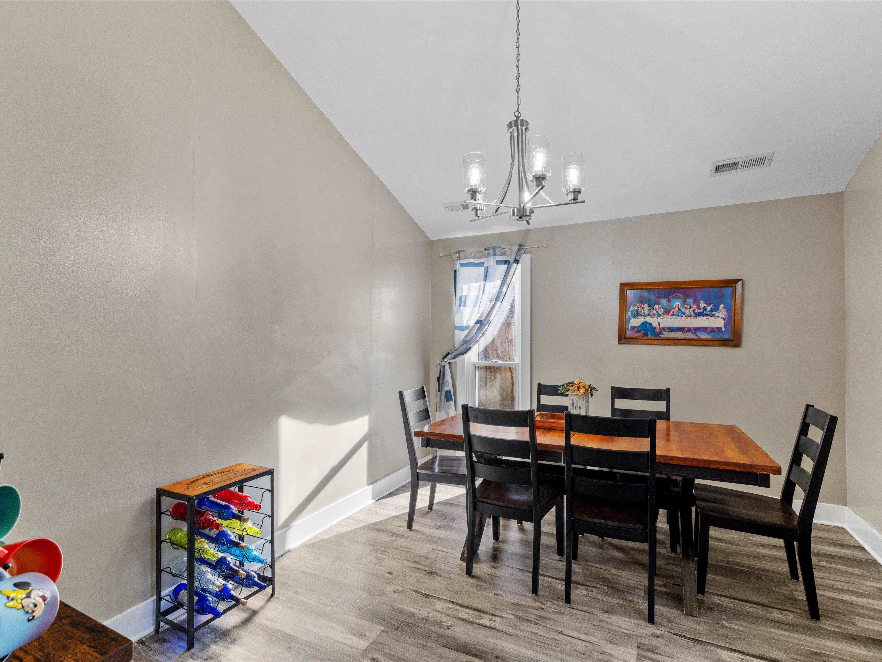 515 Hillcrest Circle, Hawesville, Kentucky 42348, 4 Bedrooms Bedrooms, ,2 BathroomsBathrooms,Single Family Residence,For Sale,Hillcrest Circle,94002